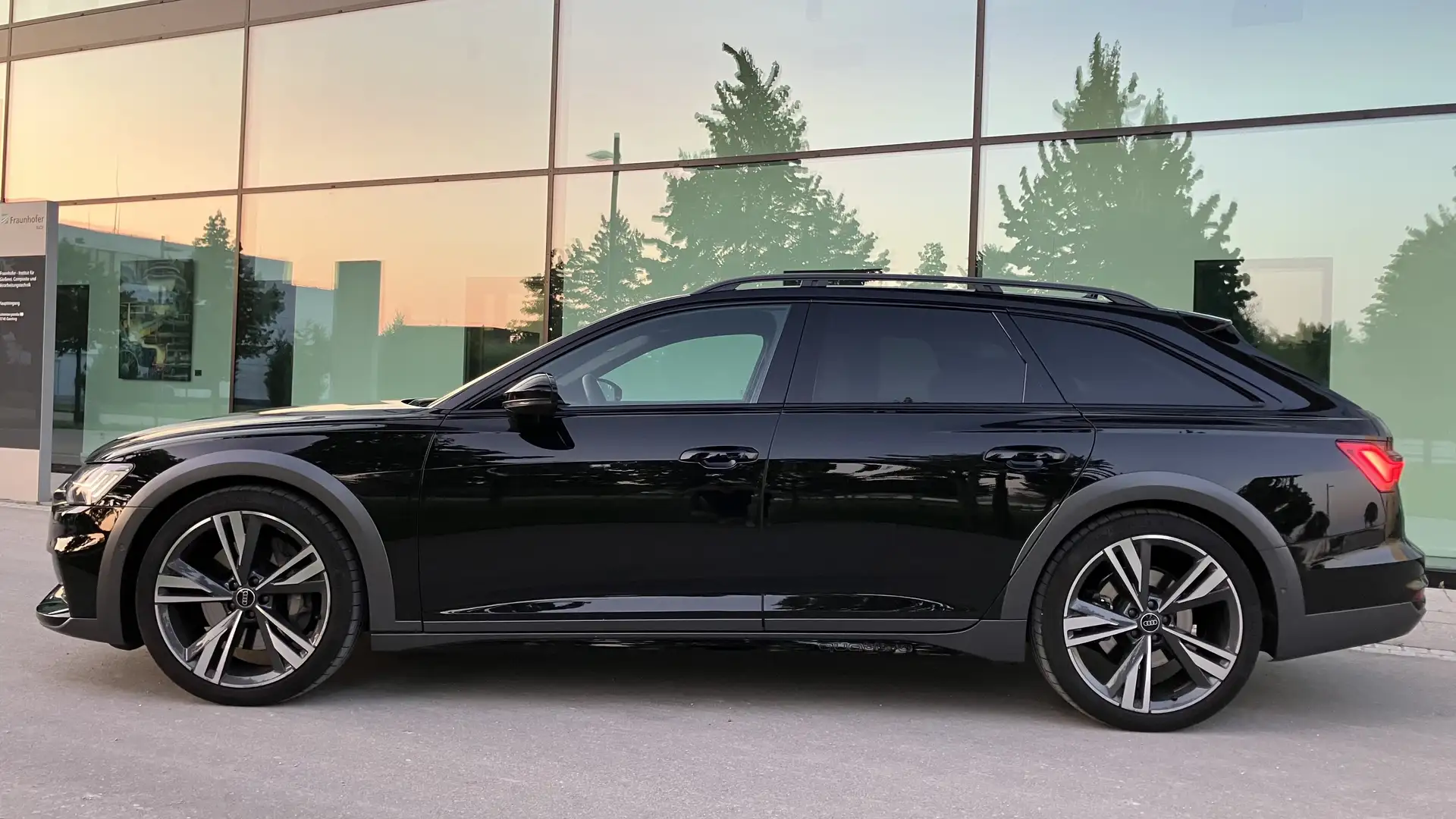 Audi A6 allroad quattro 55 TFSI S tronic HUD Pano Matrix 21" B&O Schwarz - 2