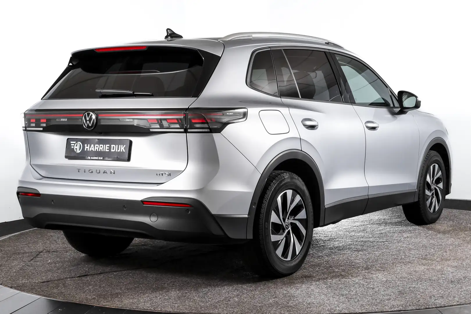 Volkswagen Tiguan 1.5 eTSI 150 PK Life Edition - DSG Automaat | Dig. Zilver - 2