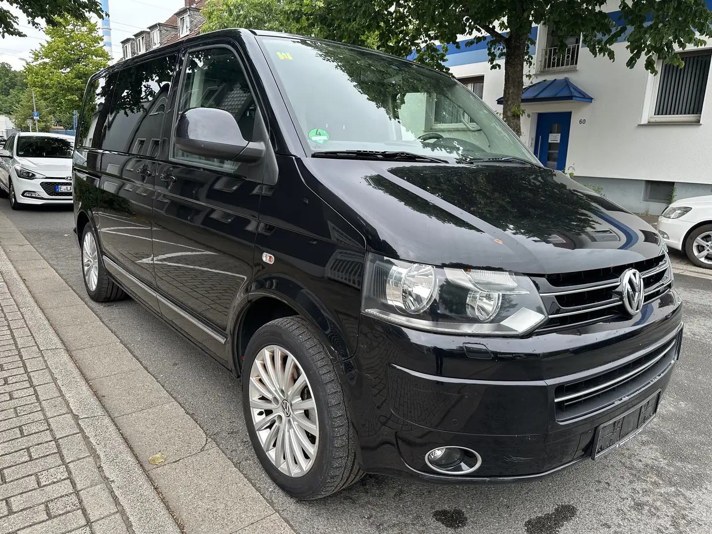Volkswagen T5 Multivan DSG Highline 2xelektr. Schiebtüren Vollausstattun Noir - 2