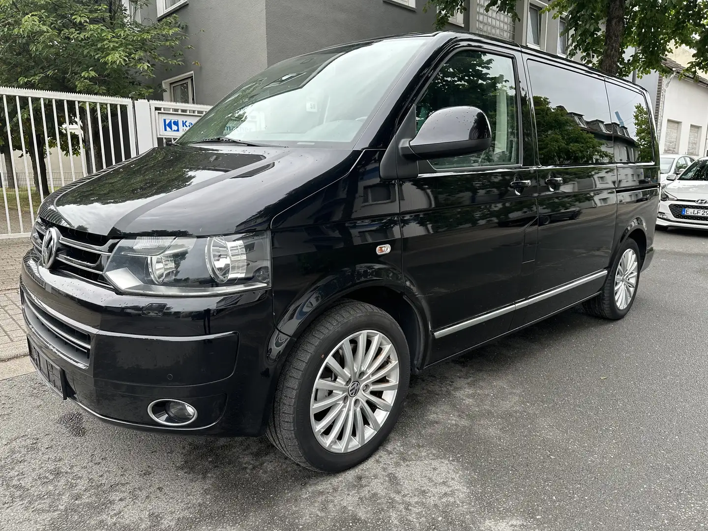 Volkswagen T5 Multivan DSG Highline 2xelektr. Schiebtüren Vollausstattun Noir - 1