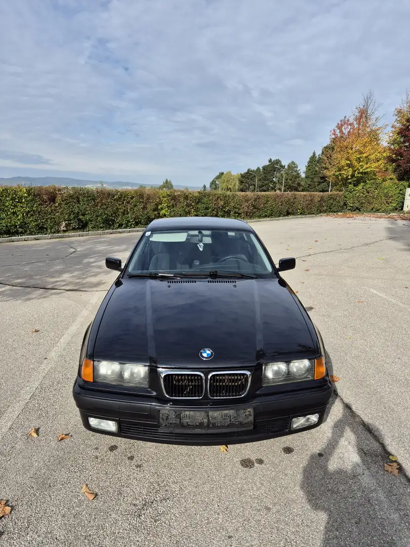 BMW 318 318is Schwarz - 2