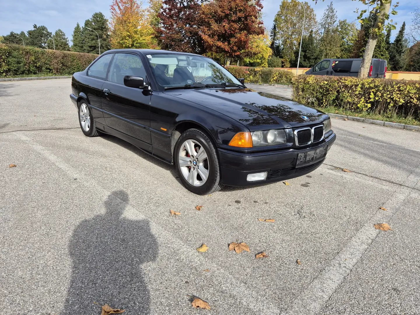 BMW 318 318is Schwarz - 1