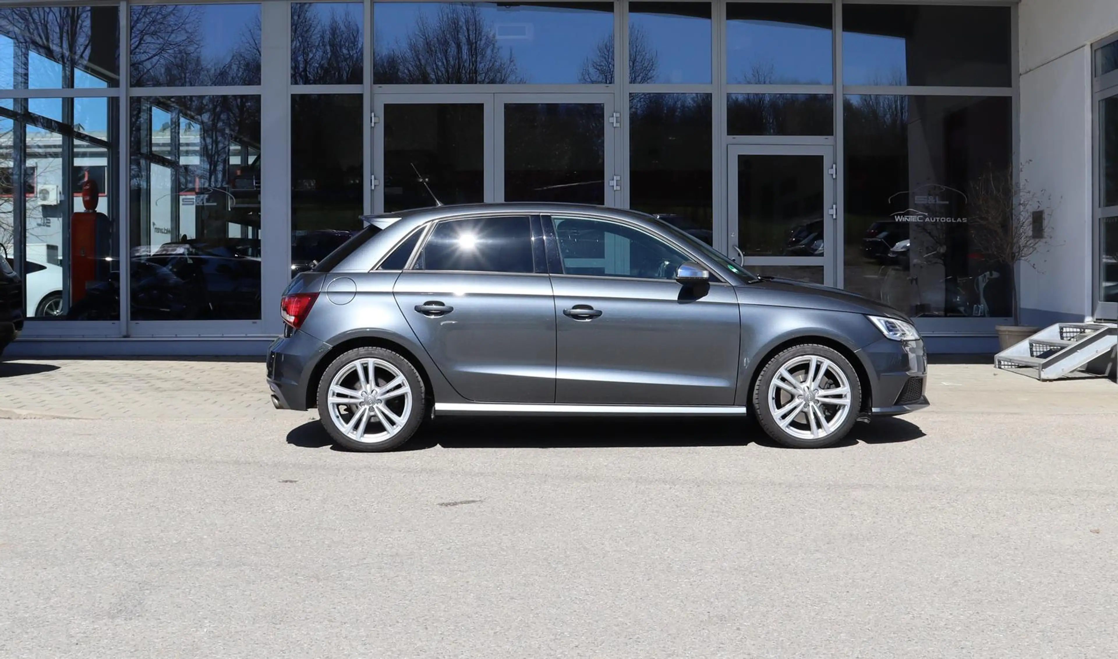 Audi S1 Sportback 2.0 TFSI qu./Navi+/Xenon/PDC/SHZ — photo 12