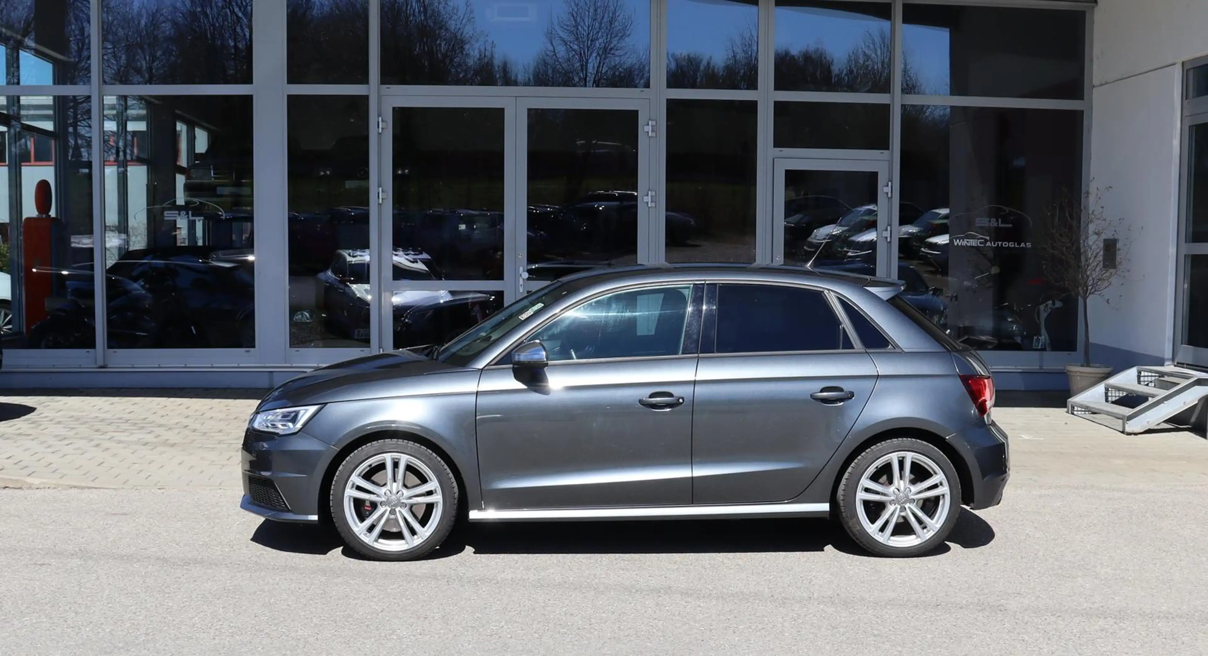 Audi S1 Sportback 2.0 TFSI qu./Navi+/Xenon/PDC/SHZ — photo 3