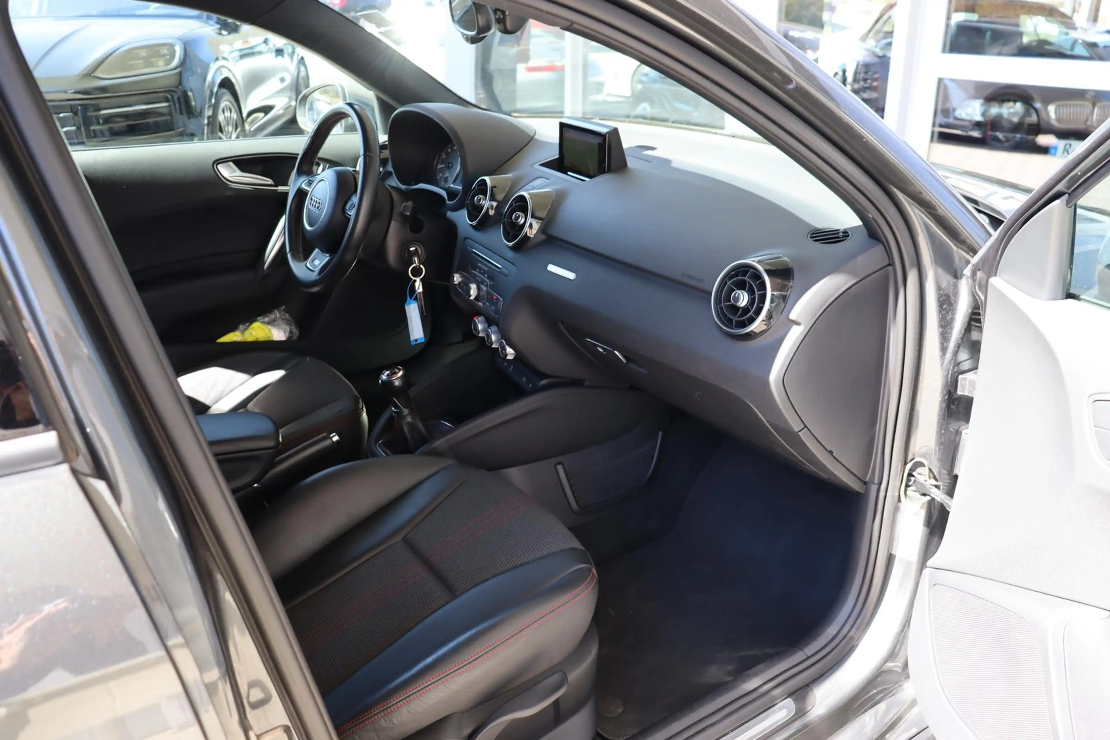 Audi S1 Sportback 2.0 TFSI qu./Navi+/Xenon/PDC/SHZ — photo 10