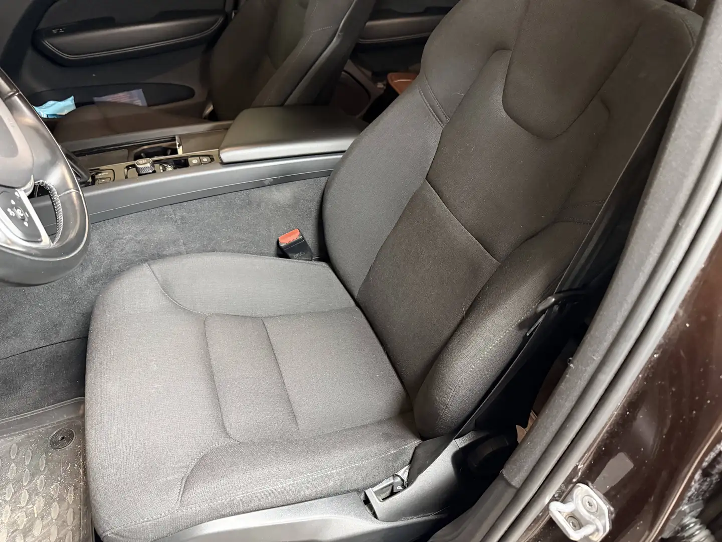 Volvo XC60 XC60 B4 Momentum Pro AWD Geartronic Momentum Pro Braun - 2