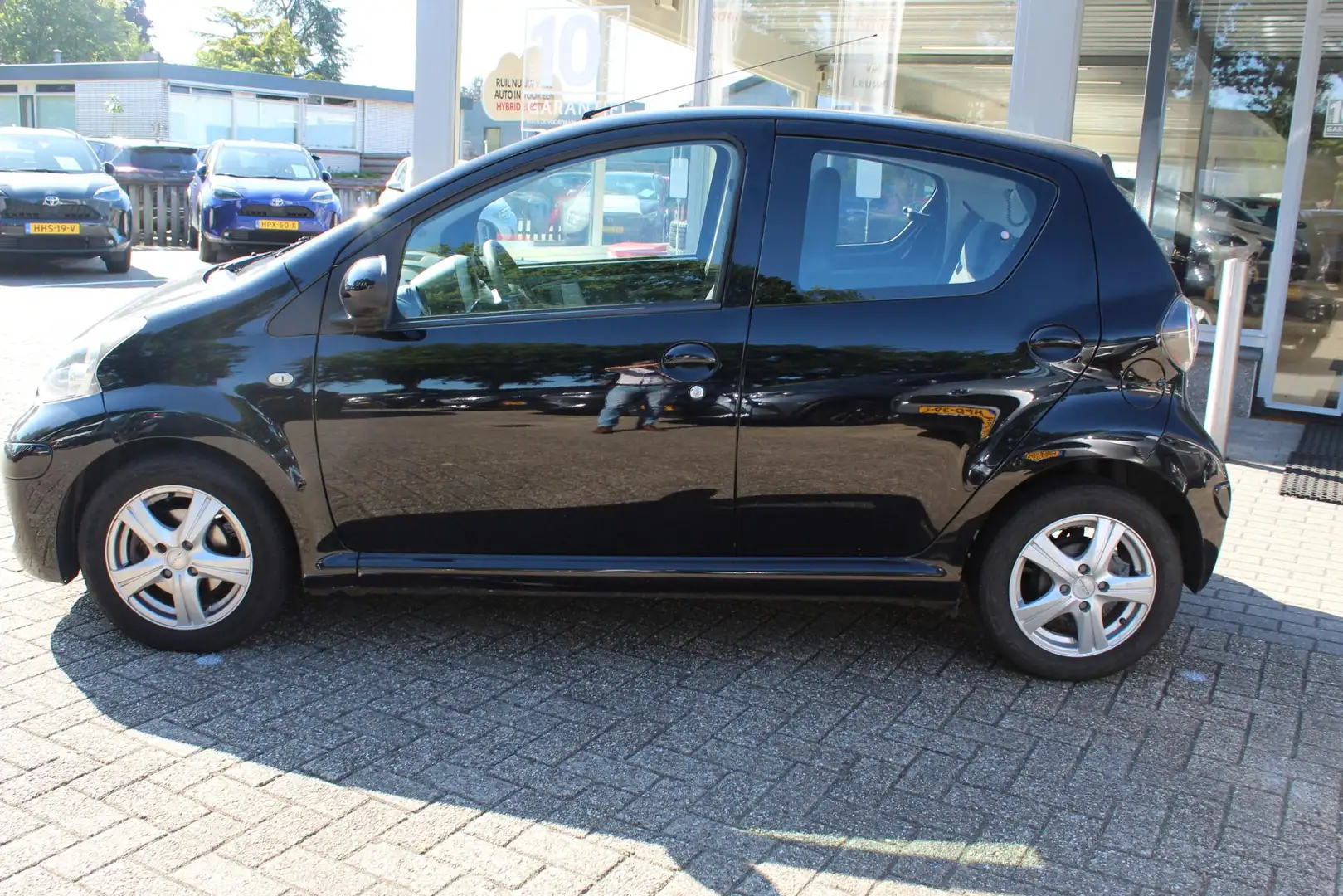 Toyota Aygo 1.0-12V Comfort Navigator NAVI AIRCO EL-RAMEN LM-V Zwart - 2