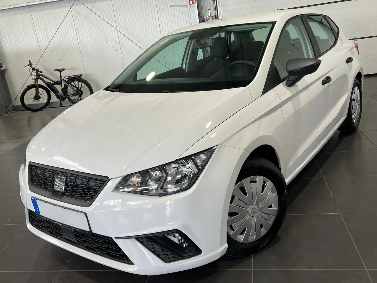 SEAT Ibiza 1.0 **5-Türig**SHZ*PDC*Tempomat** — photo 1 of 15