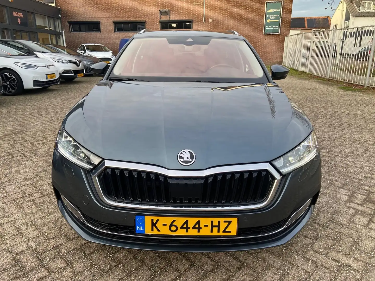 Skoda Octavia Combi 1.0 e-TSI Business Edition Plus Automaat - 1 Grijs - 2