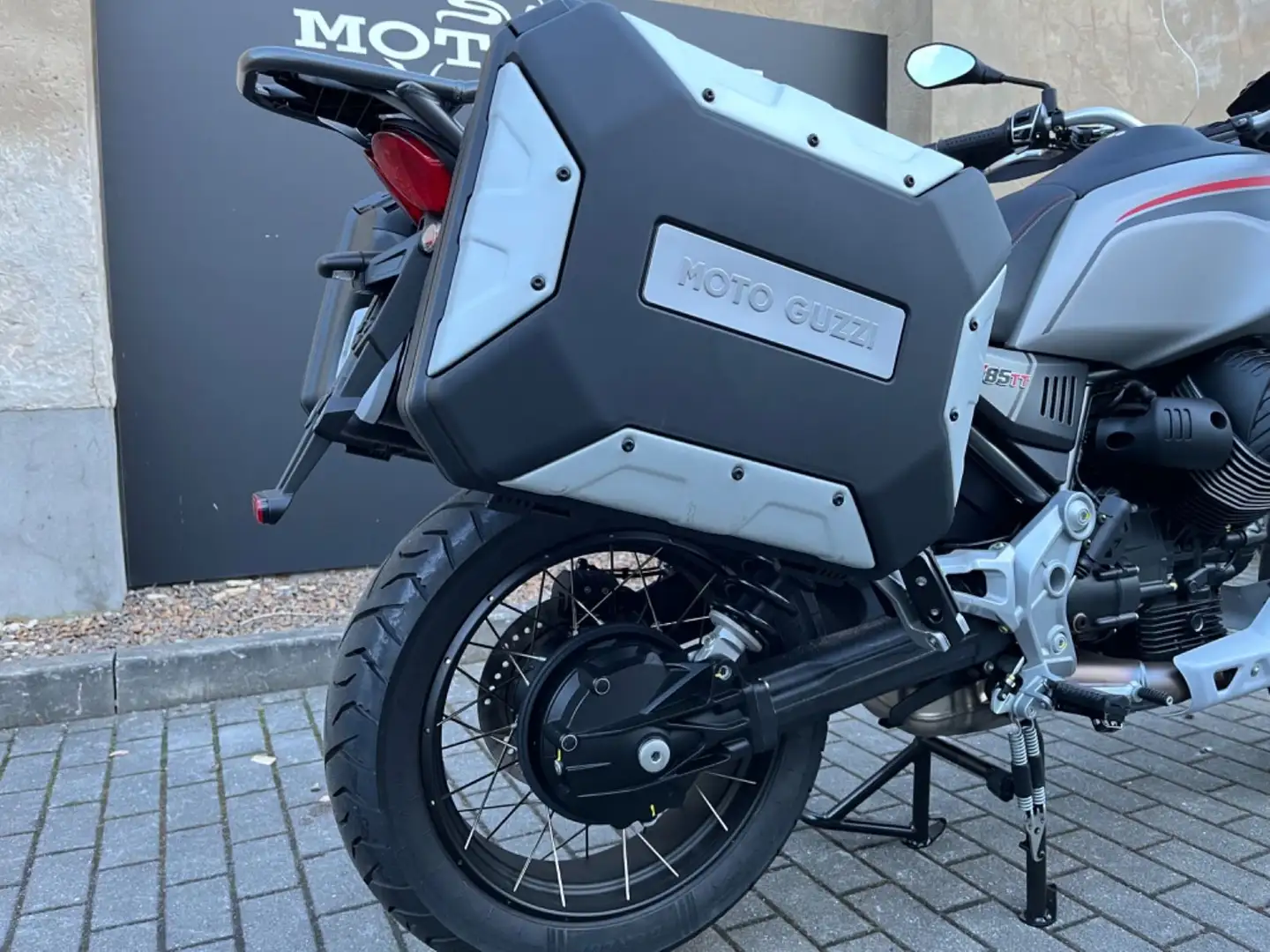 Moto Guzzi V 85 TT Travel inkl. Preisgarantie Grau - 2