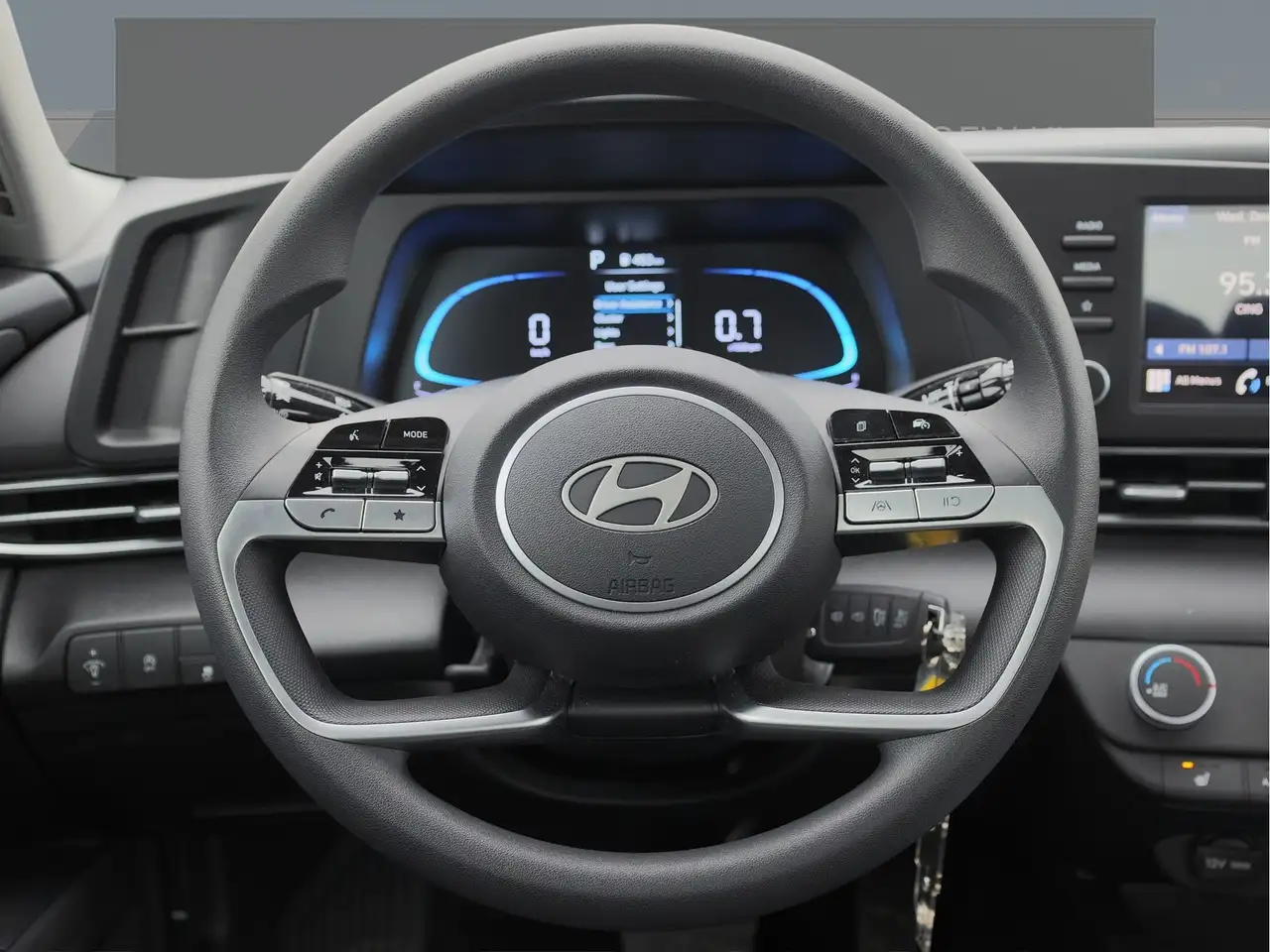 Hyundai ELANTRA снимка Hyundai ELANTRA