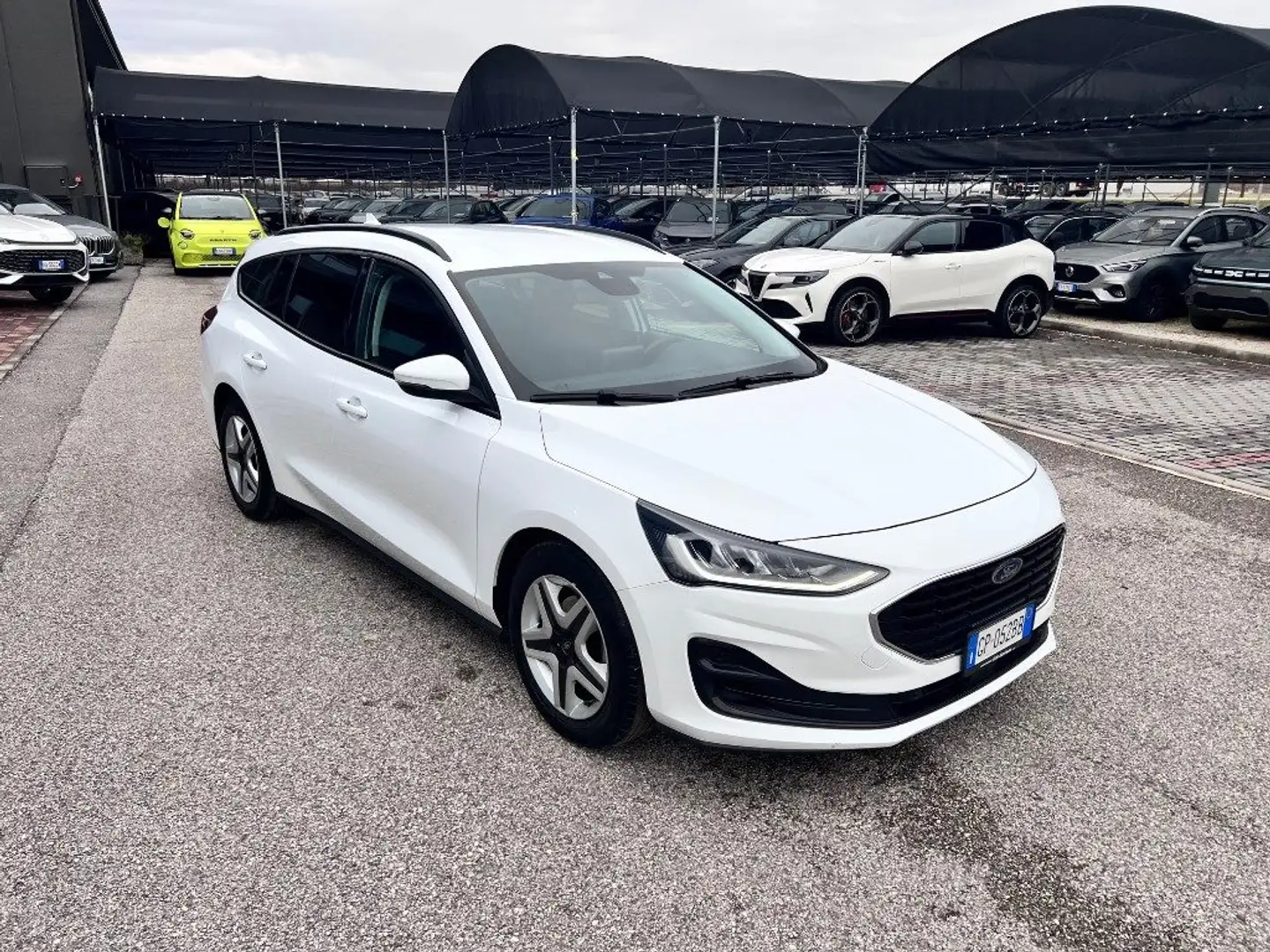 Ford Focus 1.5 EcoBlue 120 CV automatico SW Business Blanco - 2