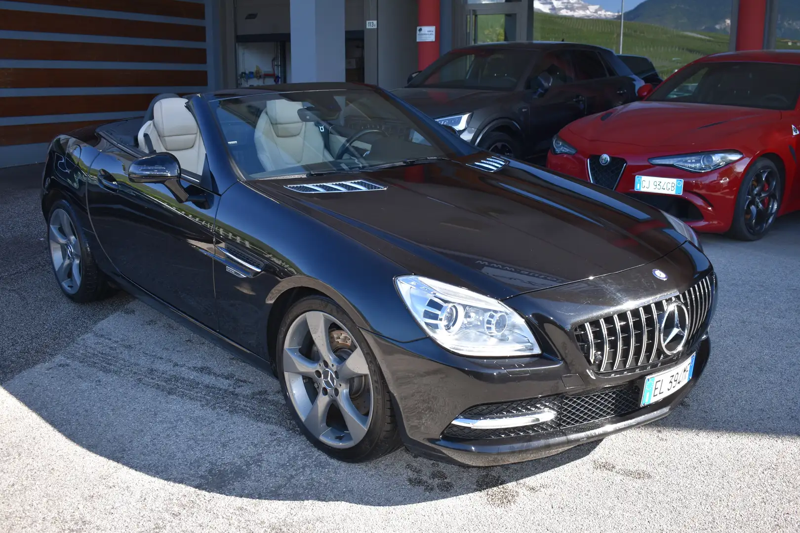 Mercedes-Benz SLK 250 CABRIO SPORT FULL OPTIONAL Černá - 1