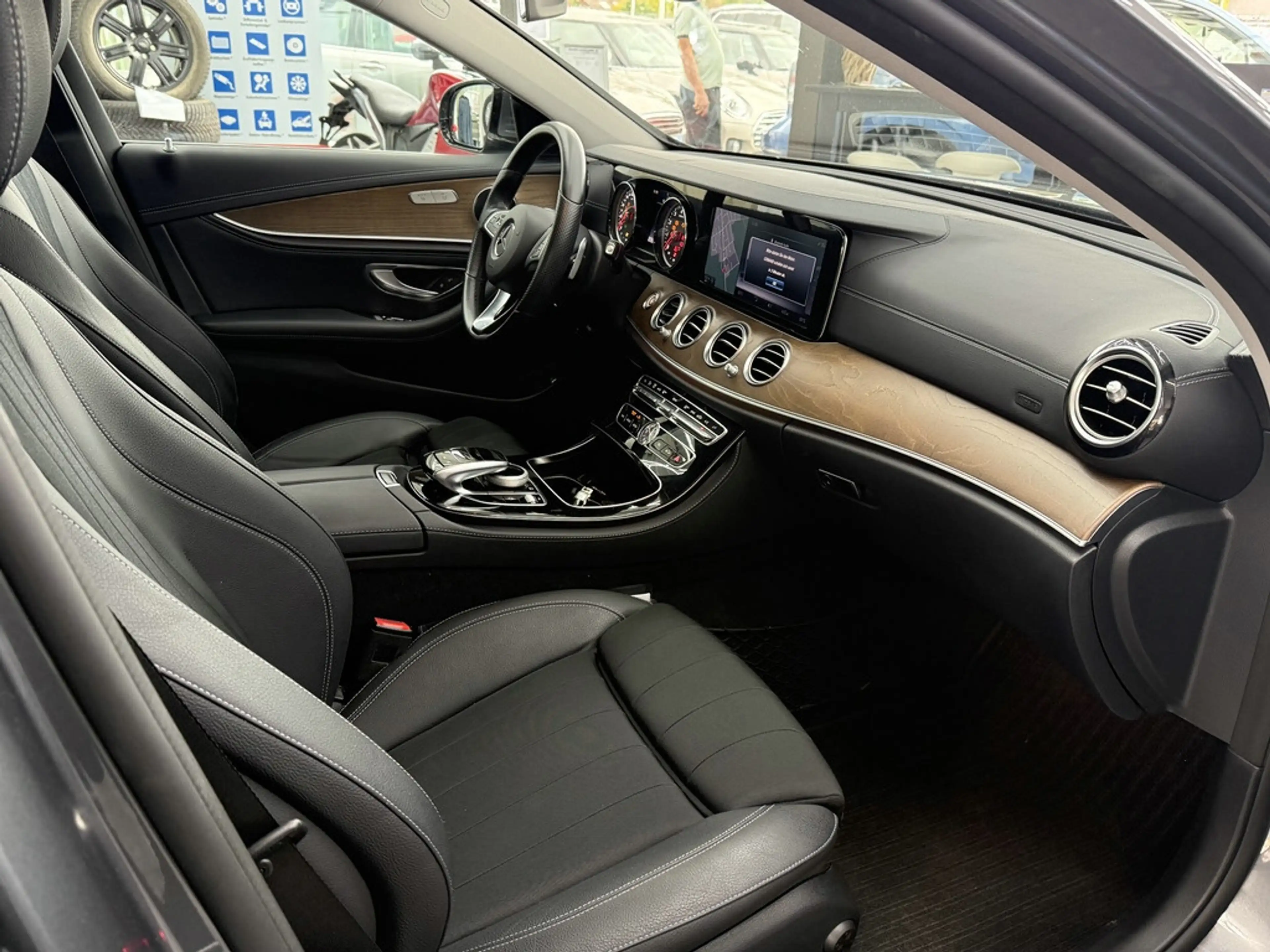 Mercedes-Benz E 250 CGI Avantgarde, LED, Leder, ACC, Kamera — photo 12