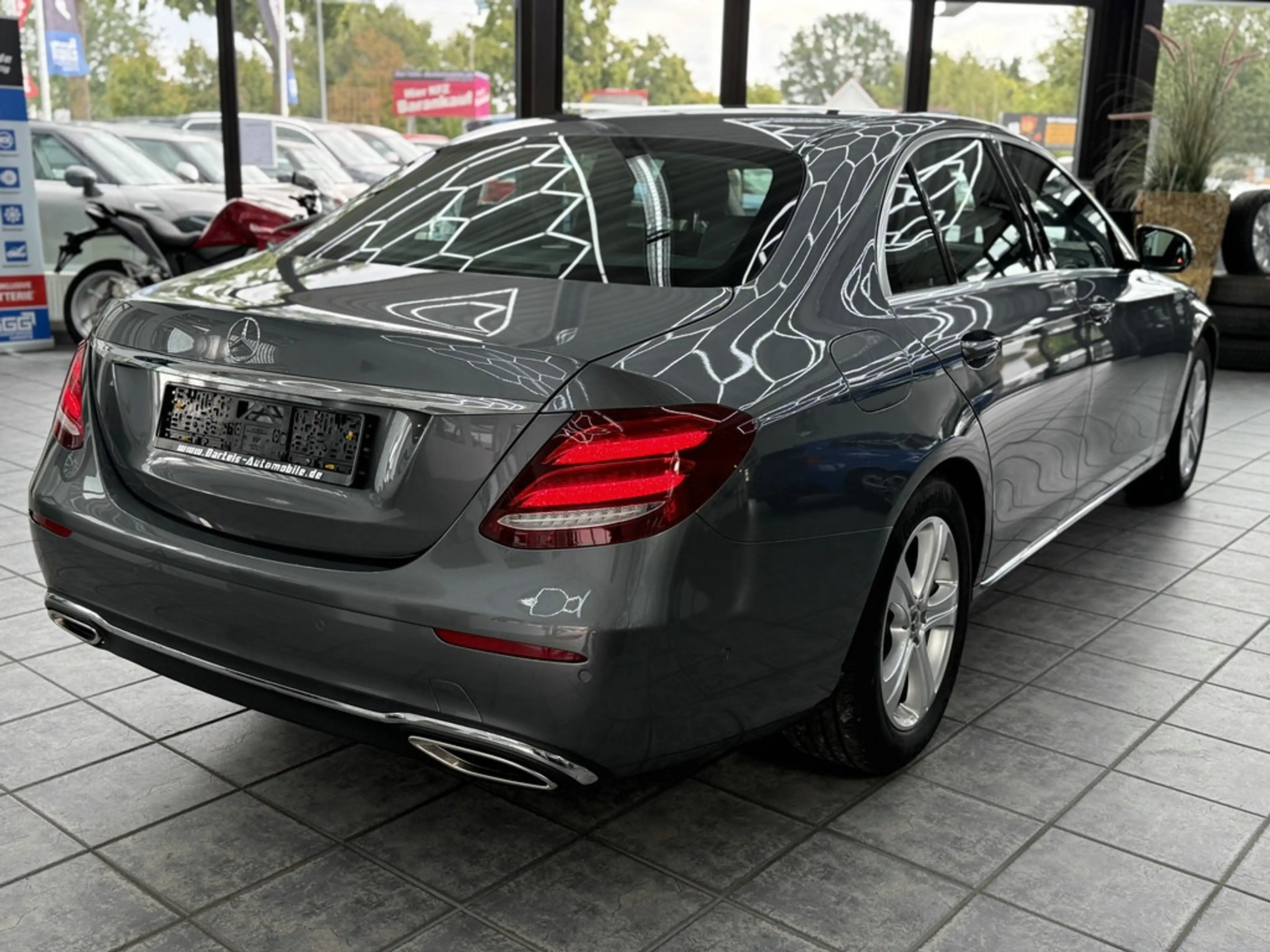 Mercedes-Benz E 250 CGI Avantgarde, LED, Leder, ACC, Kamera — photo 9