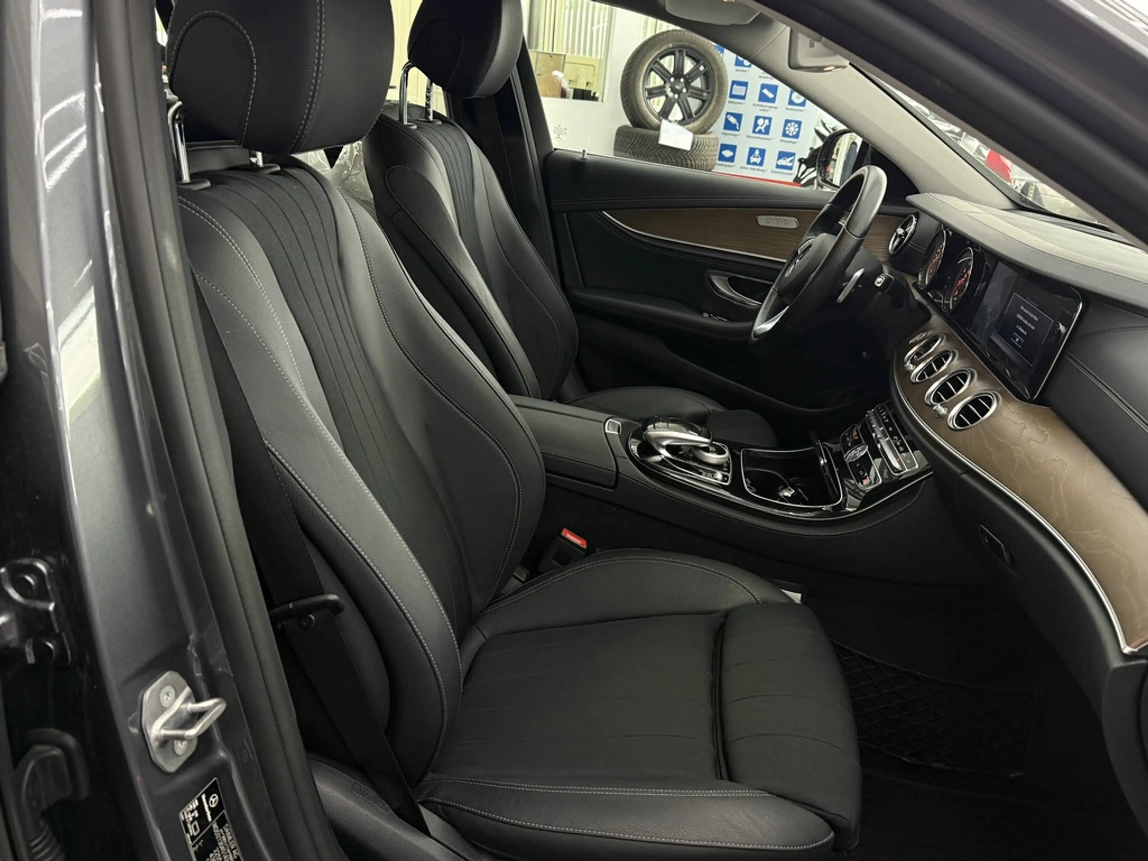 Mercedes-Benz E 250 CGI Avantgarde, LED, Leder, ACC, Kamera — photo 13