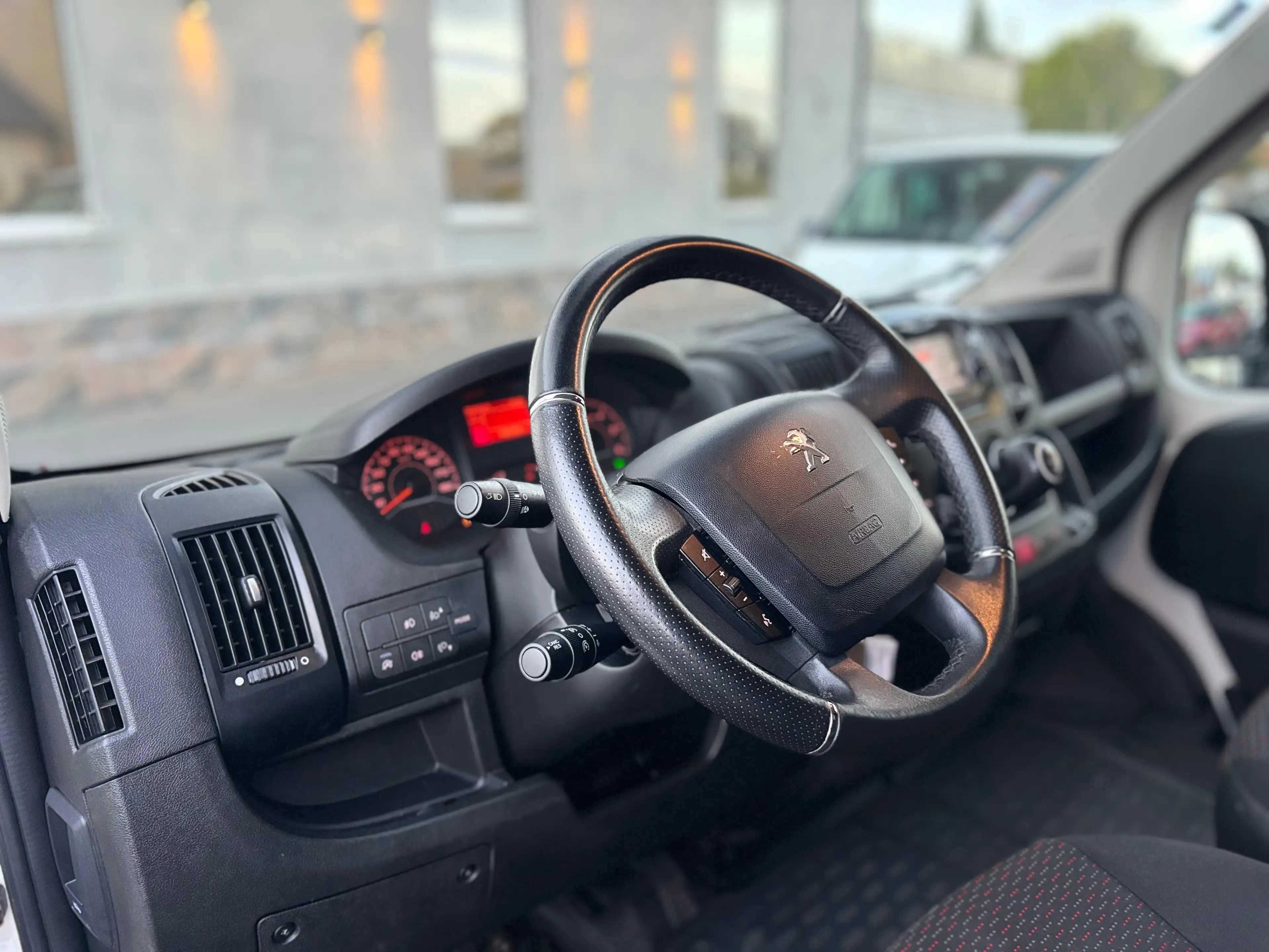 Peugeot Boxer 2.2 BlueHDi L3H2 LINE ASSIST CRUISECONTROL CAMERA VAT — photo 9