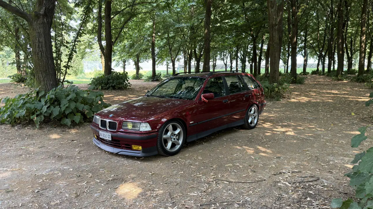BMW 320i Touring, foto 1