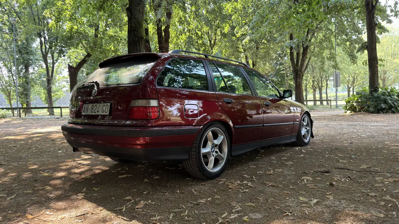 BMW 320i Touring, foto 4