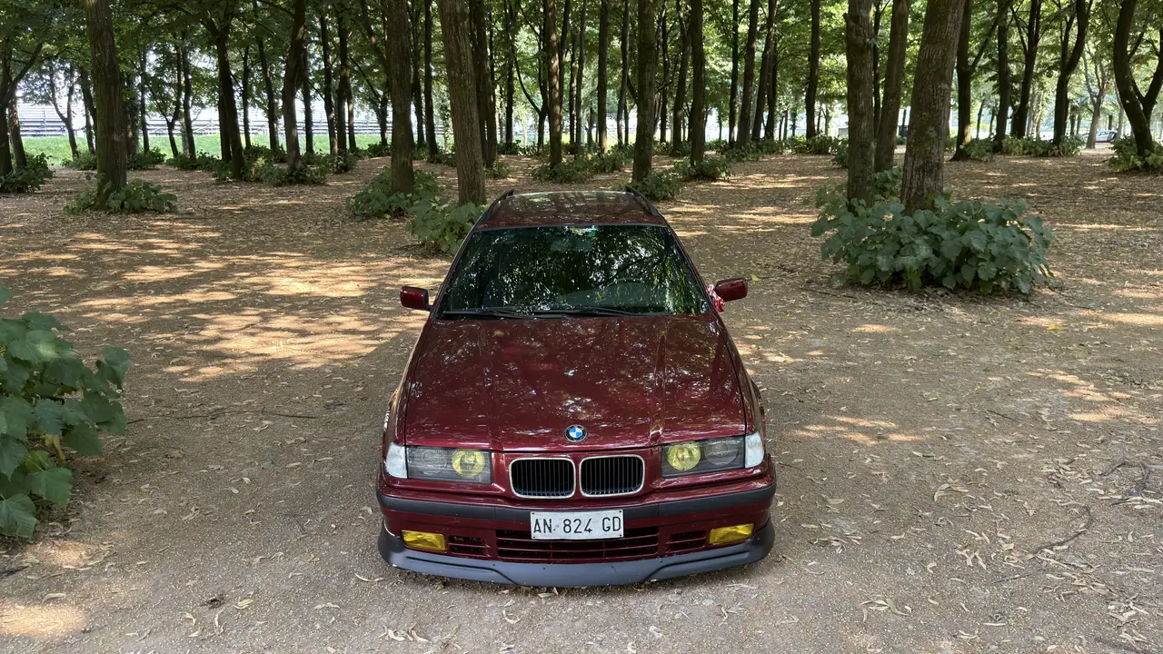 BMW 320i Touring, foto 2