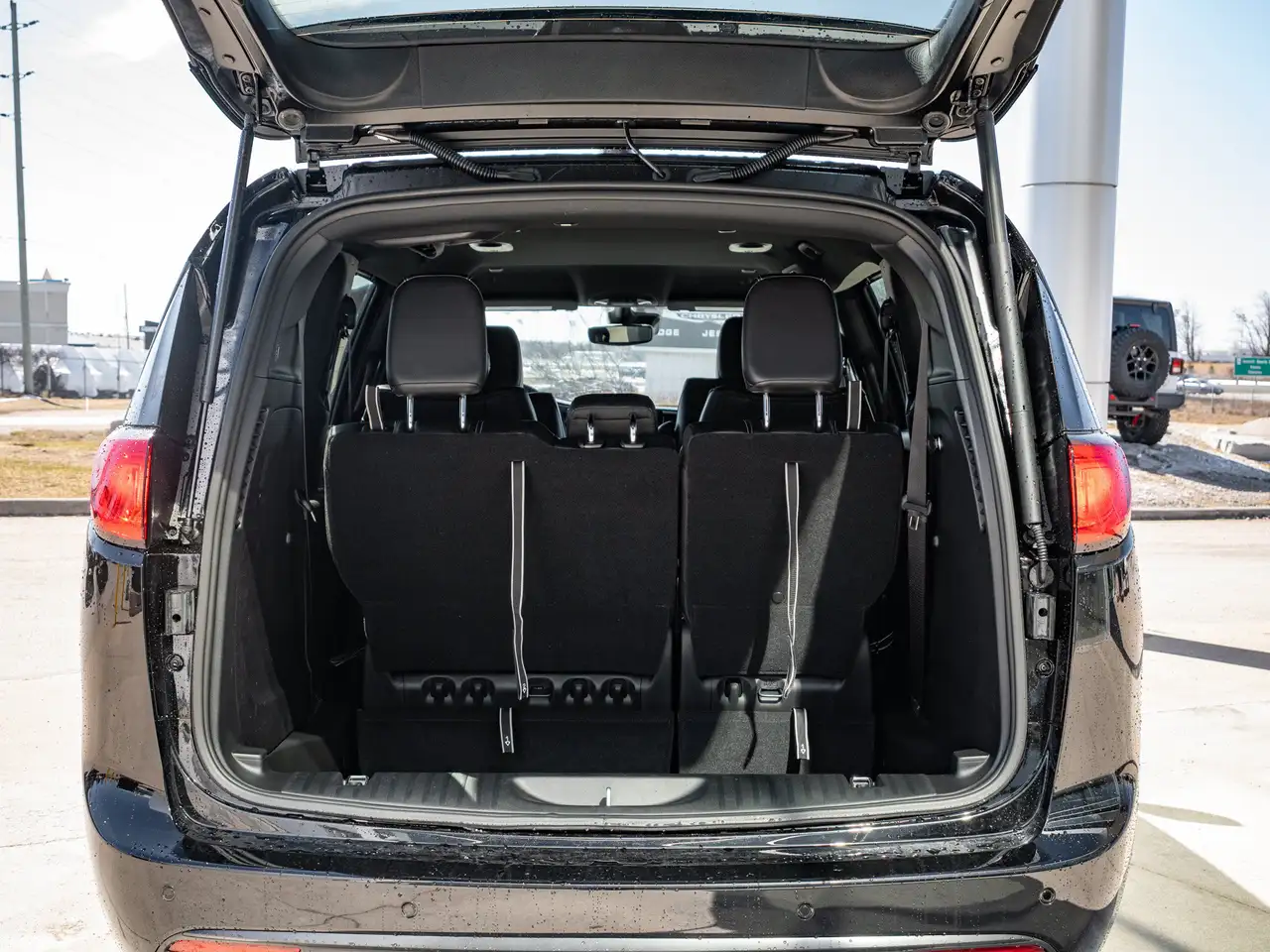 Chrysler Grand Caravan photo Chrysler Grand Caravan