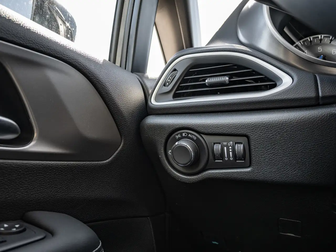 Chrysler Grand Caravan photo Chrysler Grand Caravan