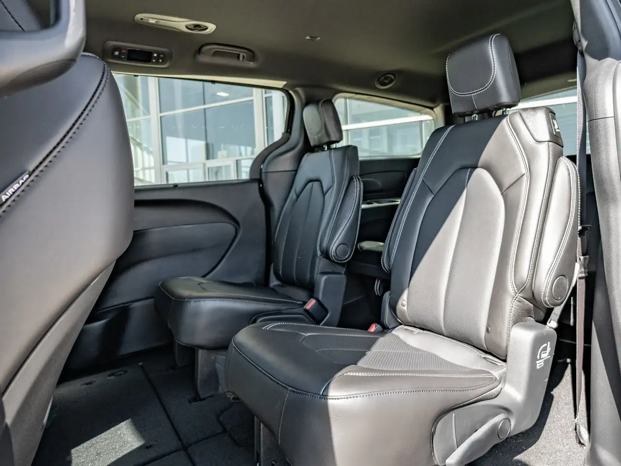Chrysler Grand Caravan photo Chrysler Grand Caravan