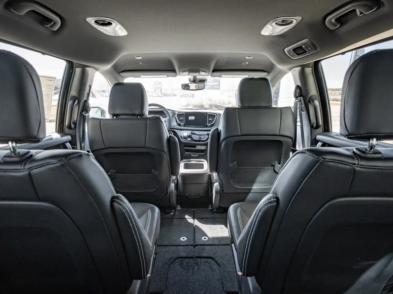 Chrysler Grand Caravan photo Chrysler Grand Caravan