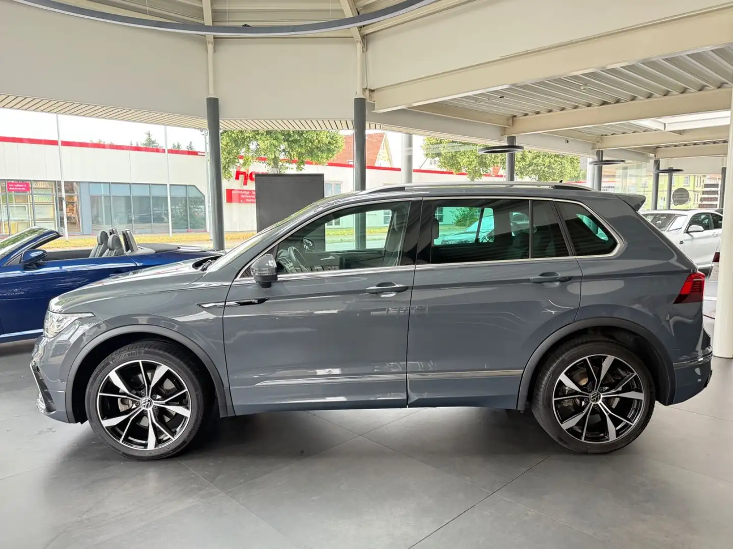Volkswagen Tiguan R-Line 4Motion Matrix Kamera ACC 1.Hand Grau - 2