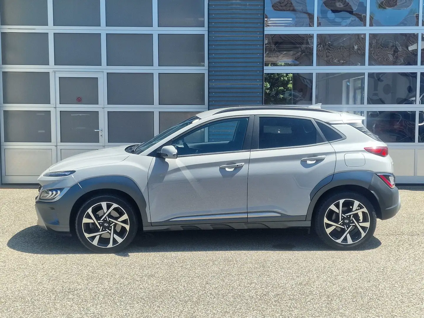 Hyundai KONA 1.6GDI Prime NAVI Klimaautomatik Grijs - 2