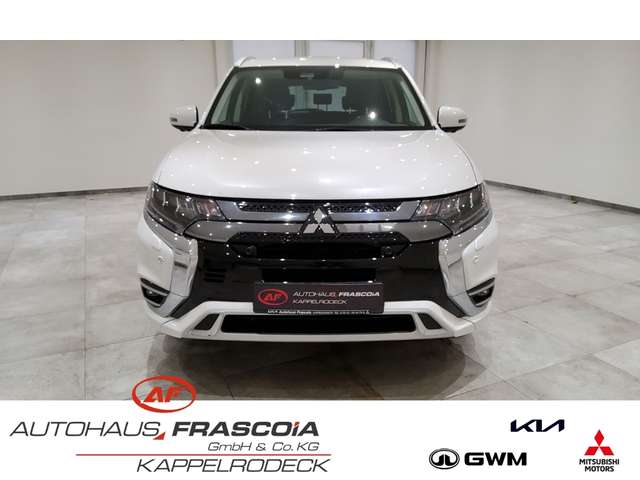 Mitsubishi Outlander Plus 4WD 2.4 Navi ACC PDC 360grad Kam AHK StandHZG