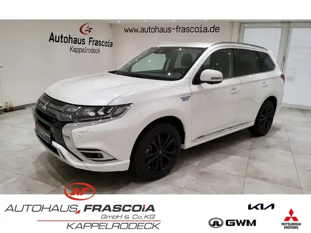 Mitsubishi Outlander Plus 4WD 2.4 Navi ACC PDC 360grad Kam AHK StandHZG