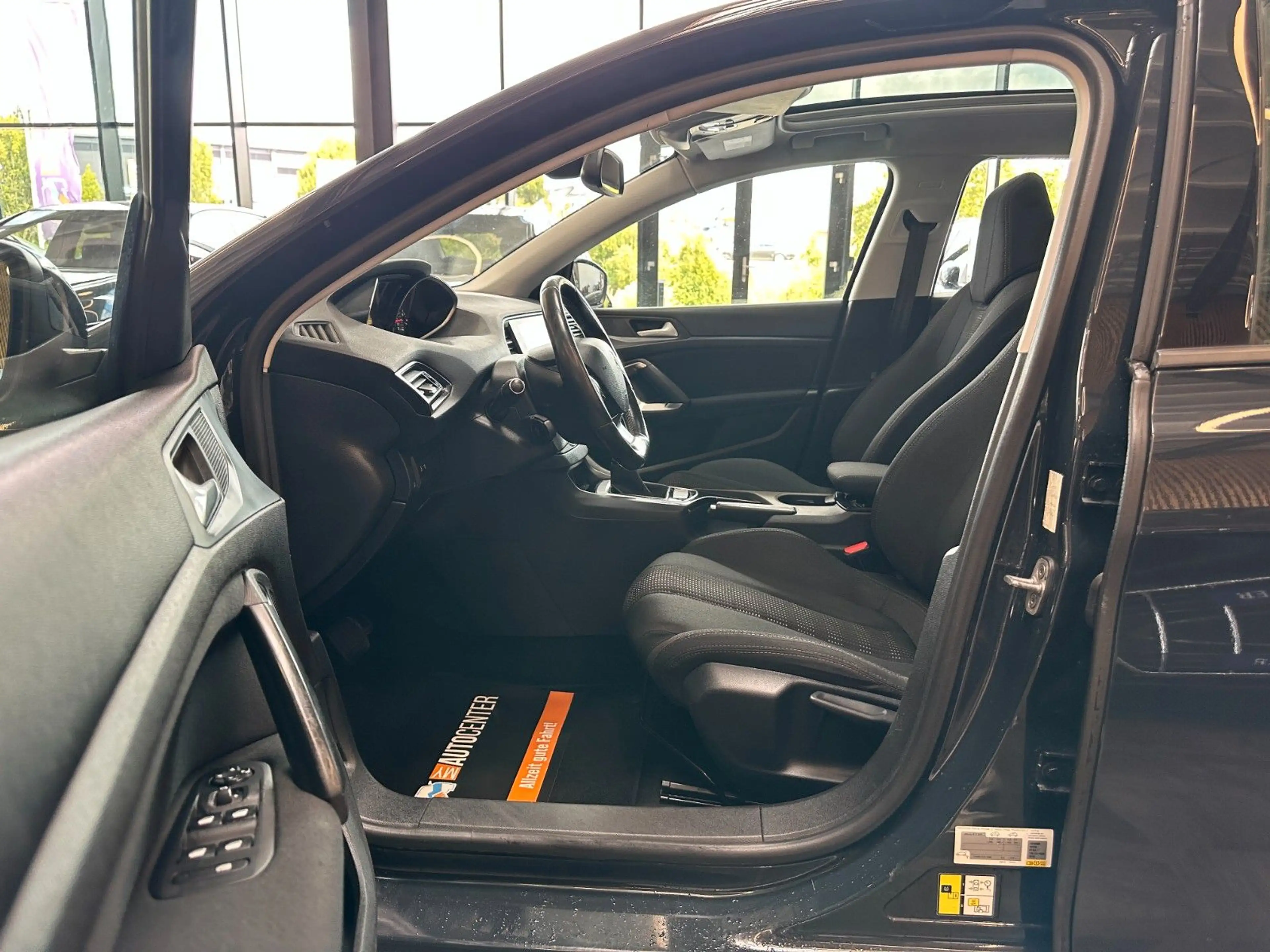 Peugeot 308 SW Active *PANO*KAMERA*KLIMA*PDC* — photo 9