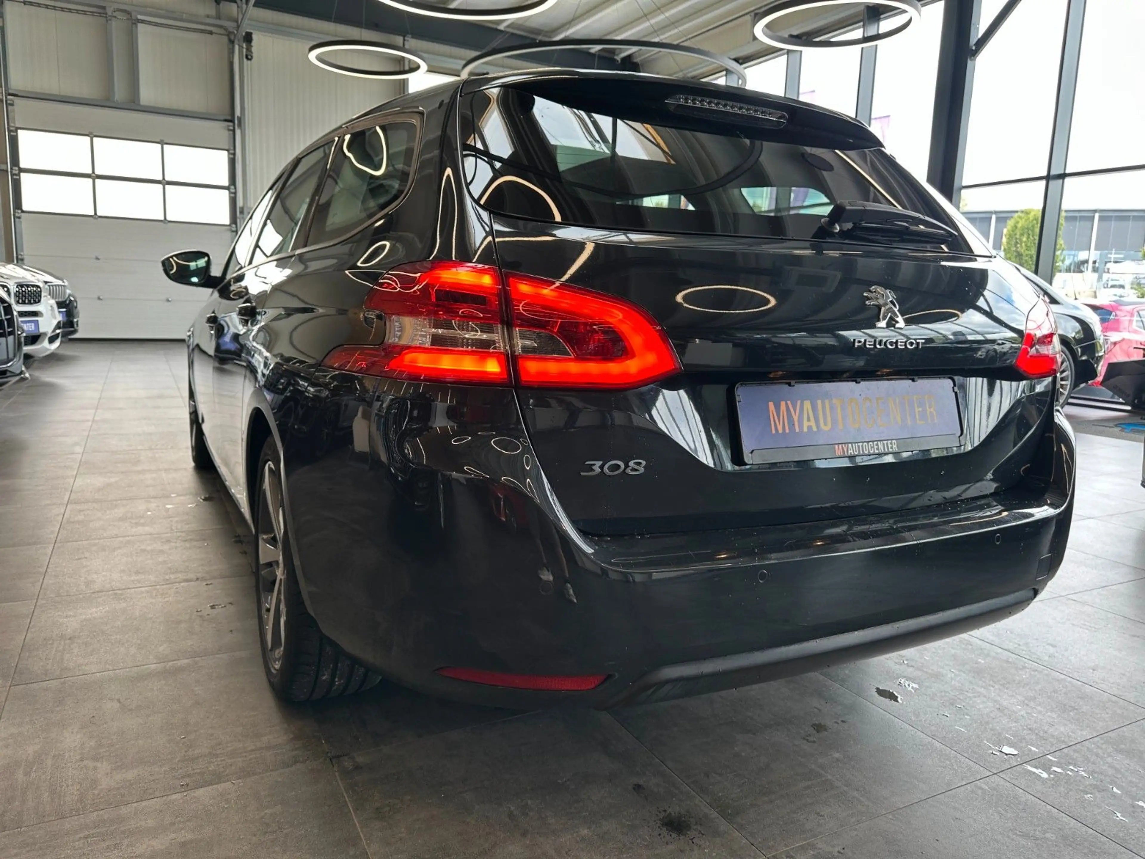 Peugeot 308 SW Active *PANO*KAMERA*KLIMA*PDC* — photo 6