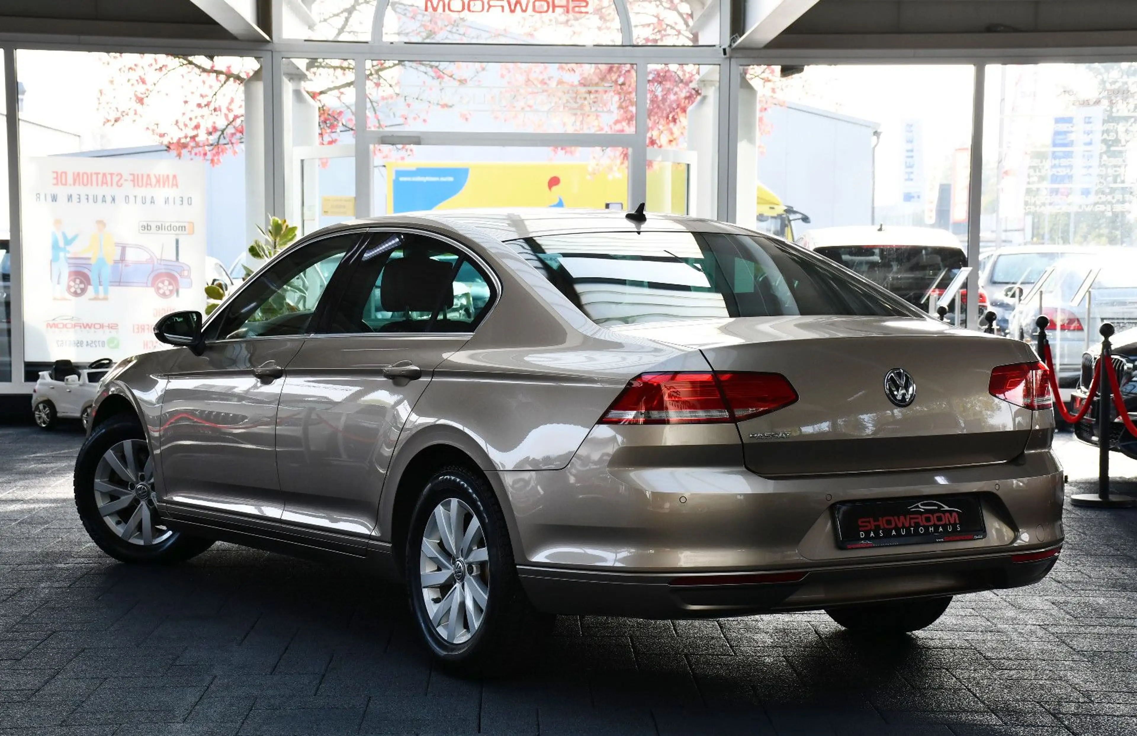 Volkswagen Passat Lim. Aut. Comfortline Navi Leder 21tkm! — photo 4