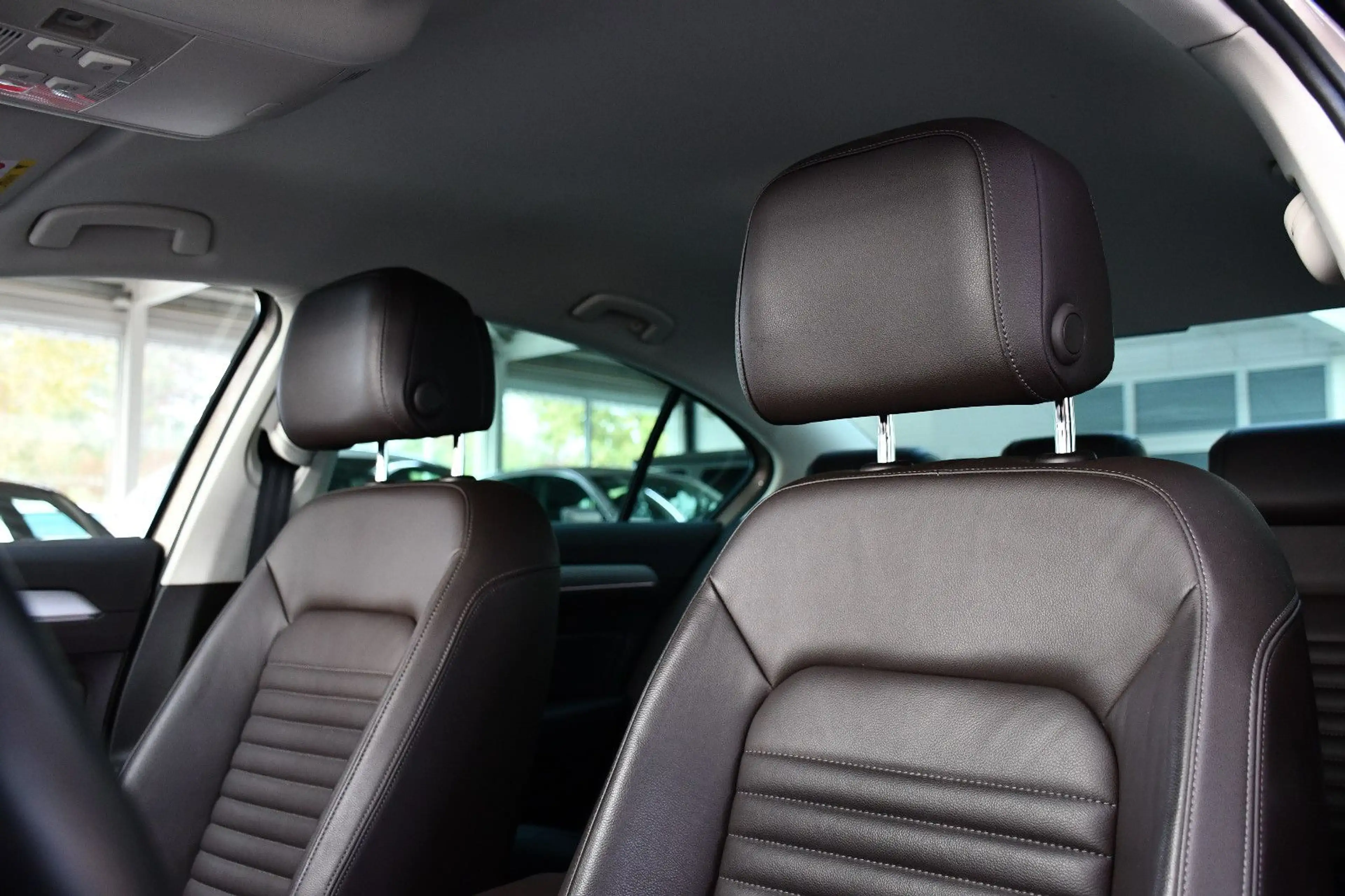 Volkswagen Passat Lim. Aut. Comfortline Navi Leder 21tkm! — photo 12