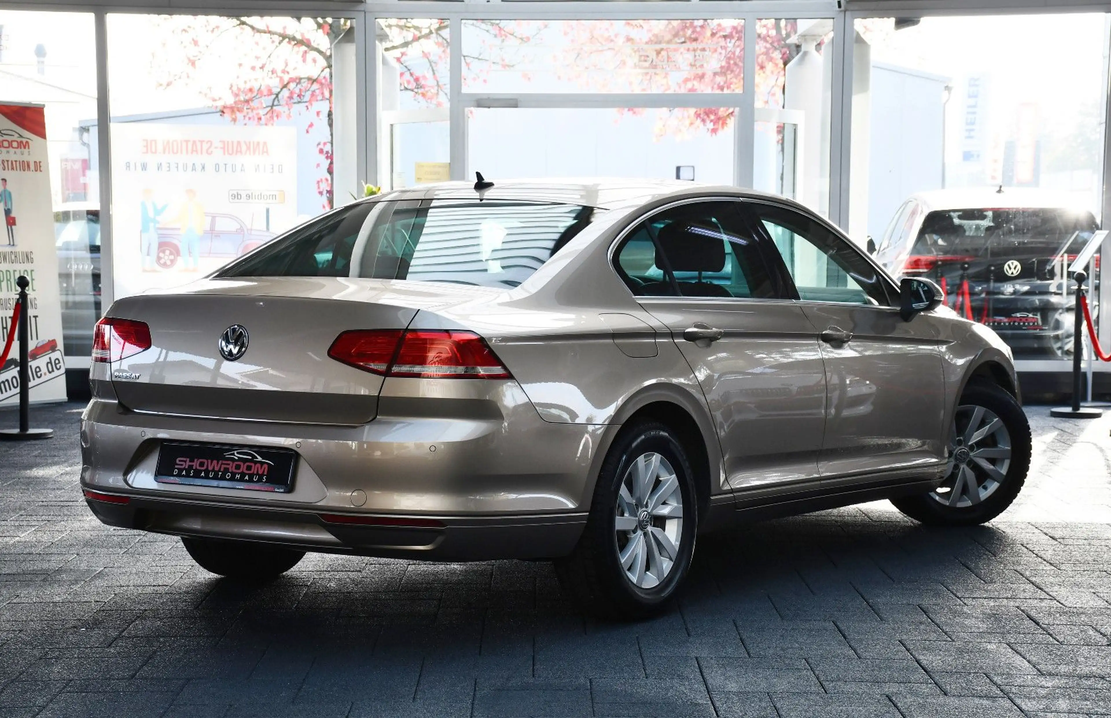 Volkswagen Passat Lim. Aut. Comfortline Navi Leder 21tkm! — photo 2