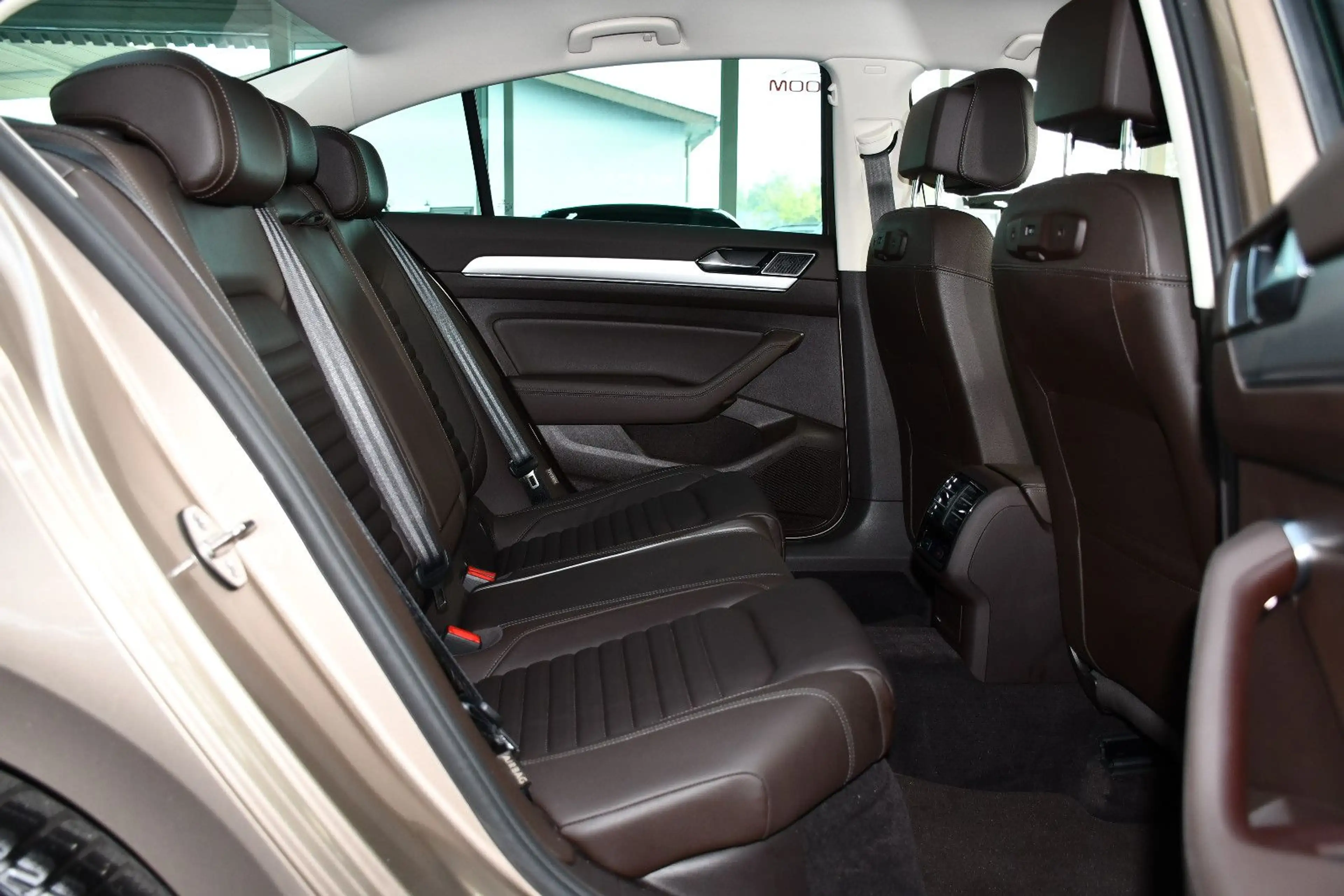 Volkswagen Passat Lim. Aut. Comfortline Navi Leder 21tkm! — photo 15