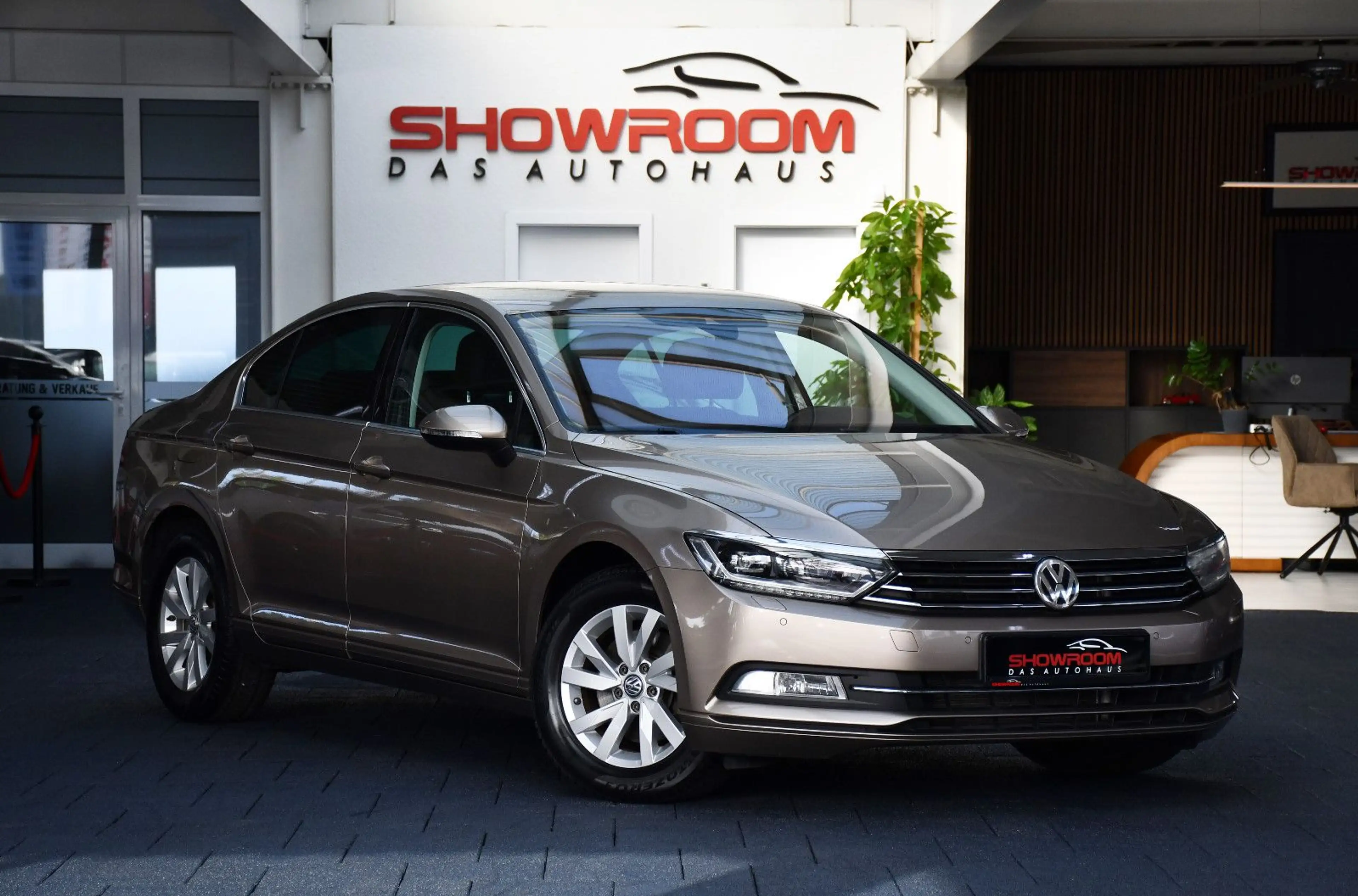 Volkswagen Passat Lim. Aut. Comfortline Navi Leder 21tkm! — photo 3