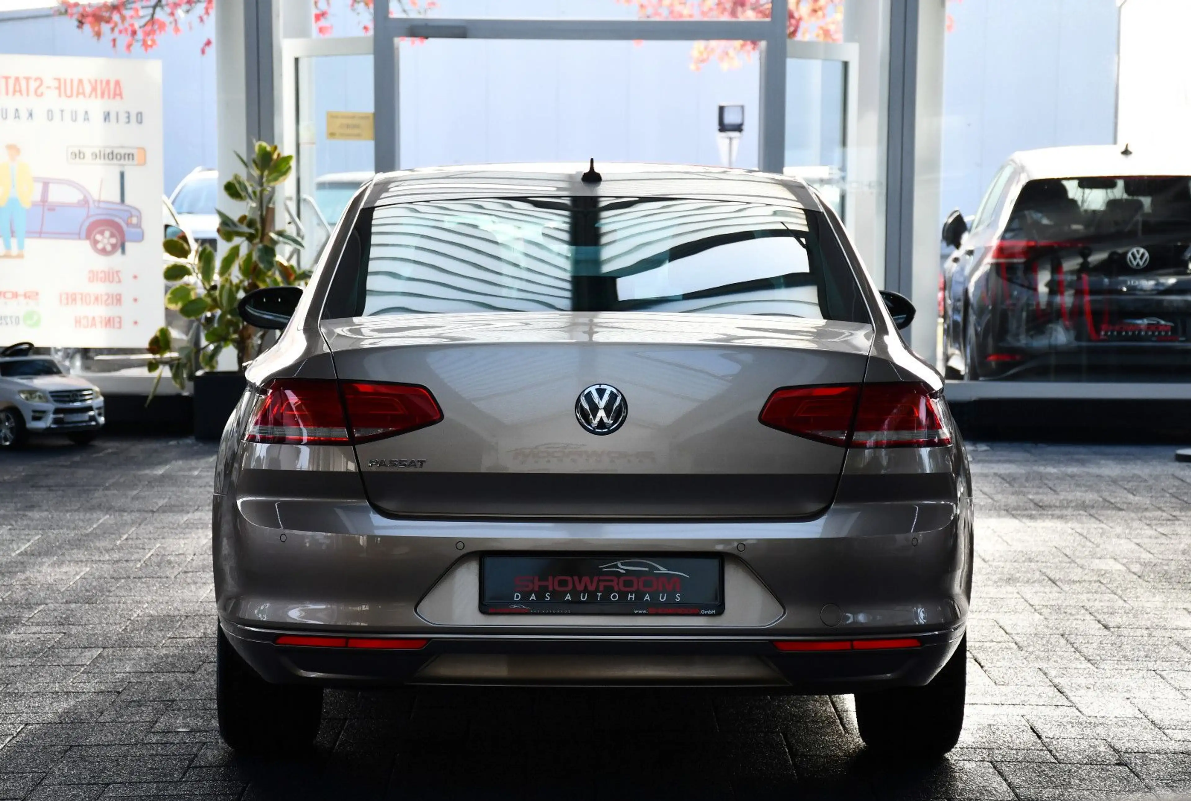 Volkswagen Passat Lim. Aut. Comfortline Navi Leder 21tkm! — photo 6
