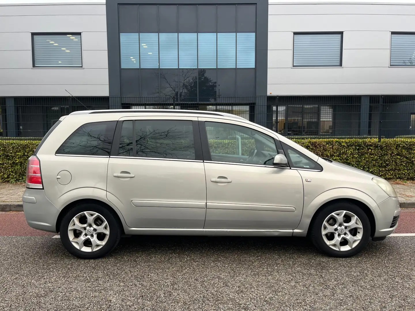 Opel Zafira 1.6 Cosmo Panorama-dak APK Nieuw Cruise-Control Pa Gris - 2