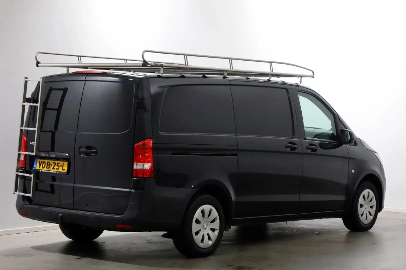 Mercedes-Benz Vito 114 CDI Lang 7G Automaat Airco/Camera/Inrichting 1 Zwart - 2