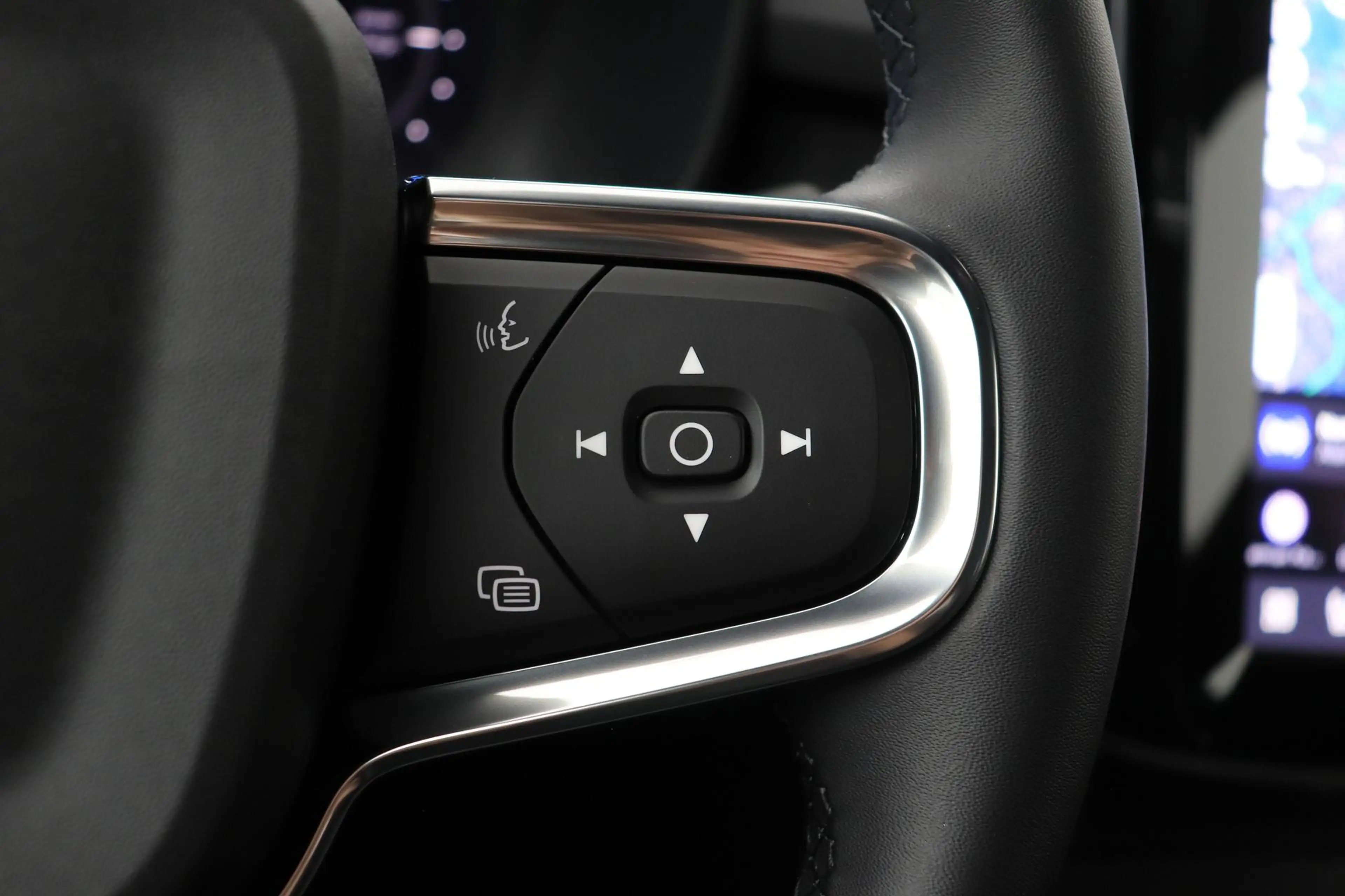 Volvo EX40 Single Motor Extended Range Plus Black Ed. 82 kWh — photo 42