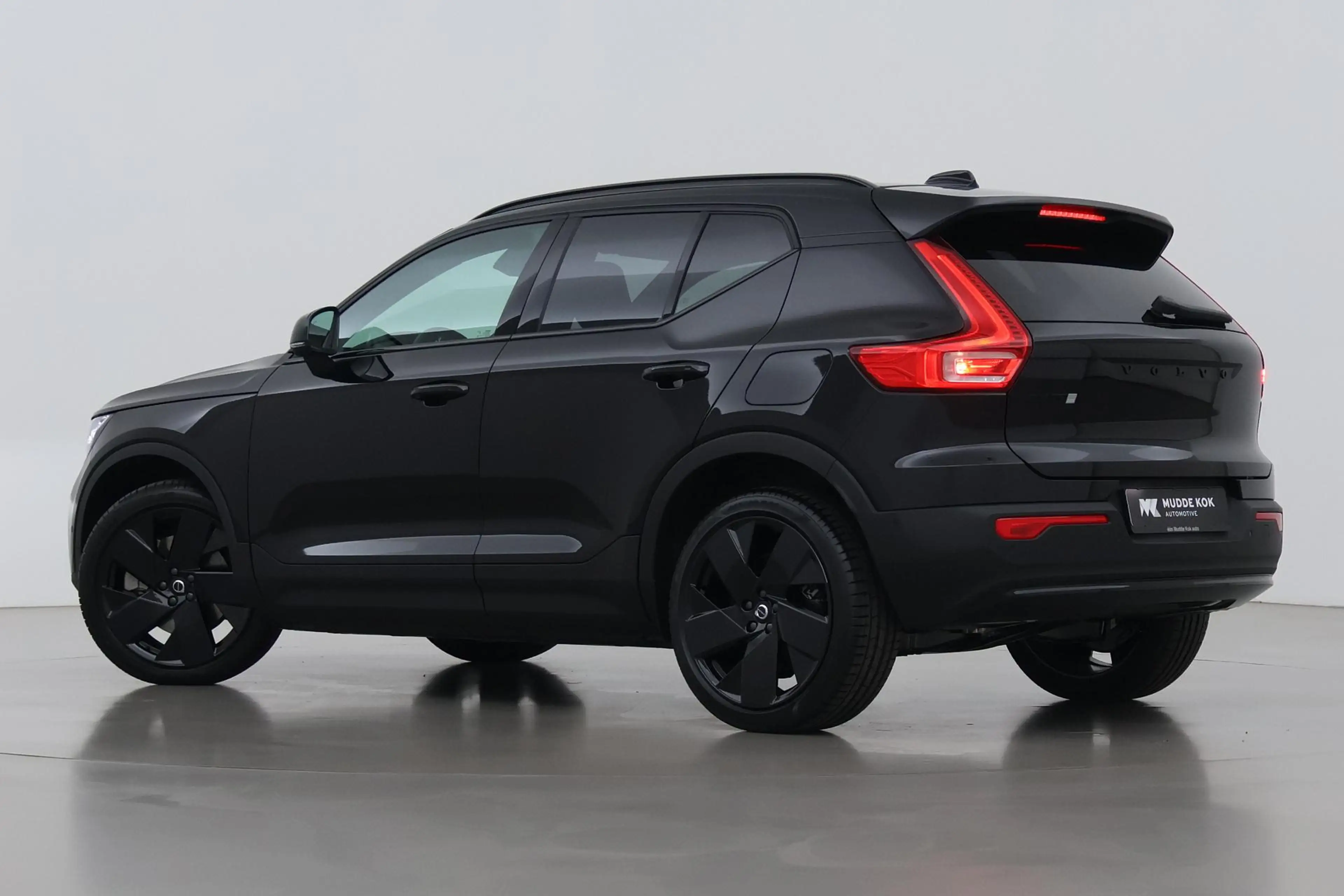 Volvo EX40 Single Motor Extended Range Plus Black Ed. 82 kWh — photo 2