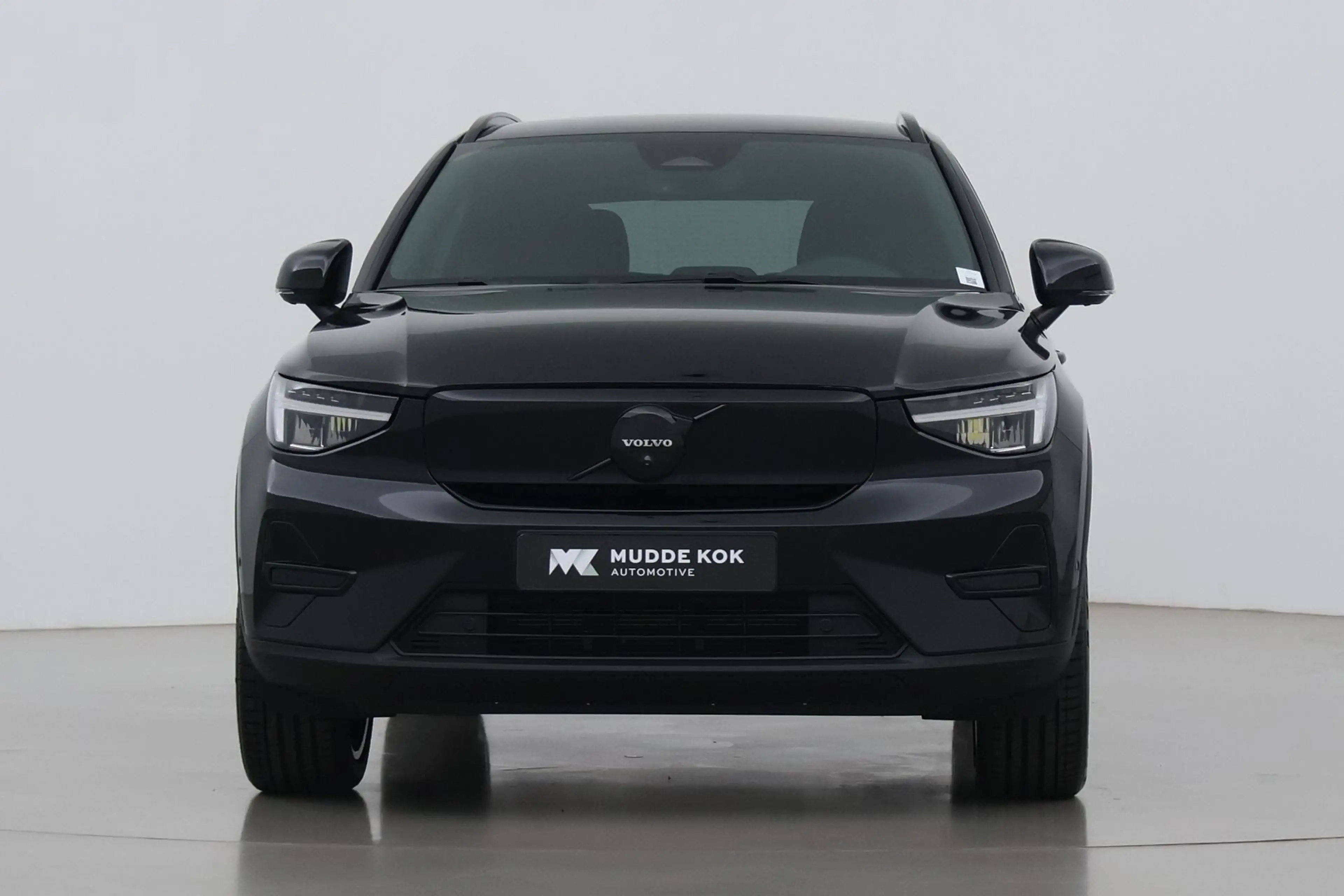 Volvo EX40 Single Motor Extended Range Plus Black Ed. 82 kWh — photo 17