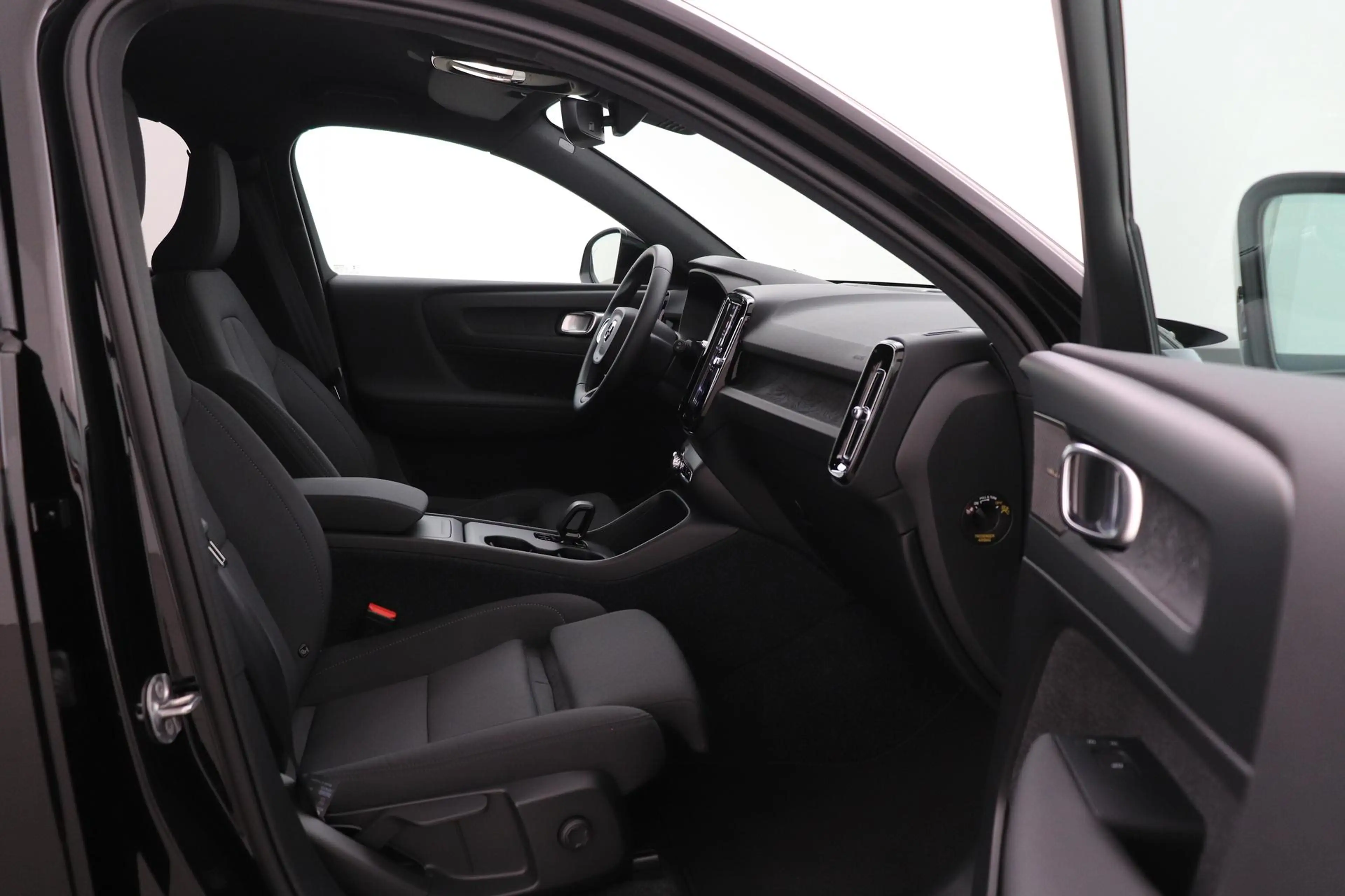 Volvo EX40 Single Motor Extended Range Plus Black Ed. 82 kWh — photo 5