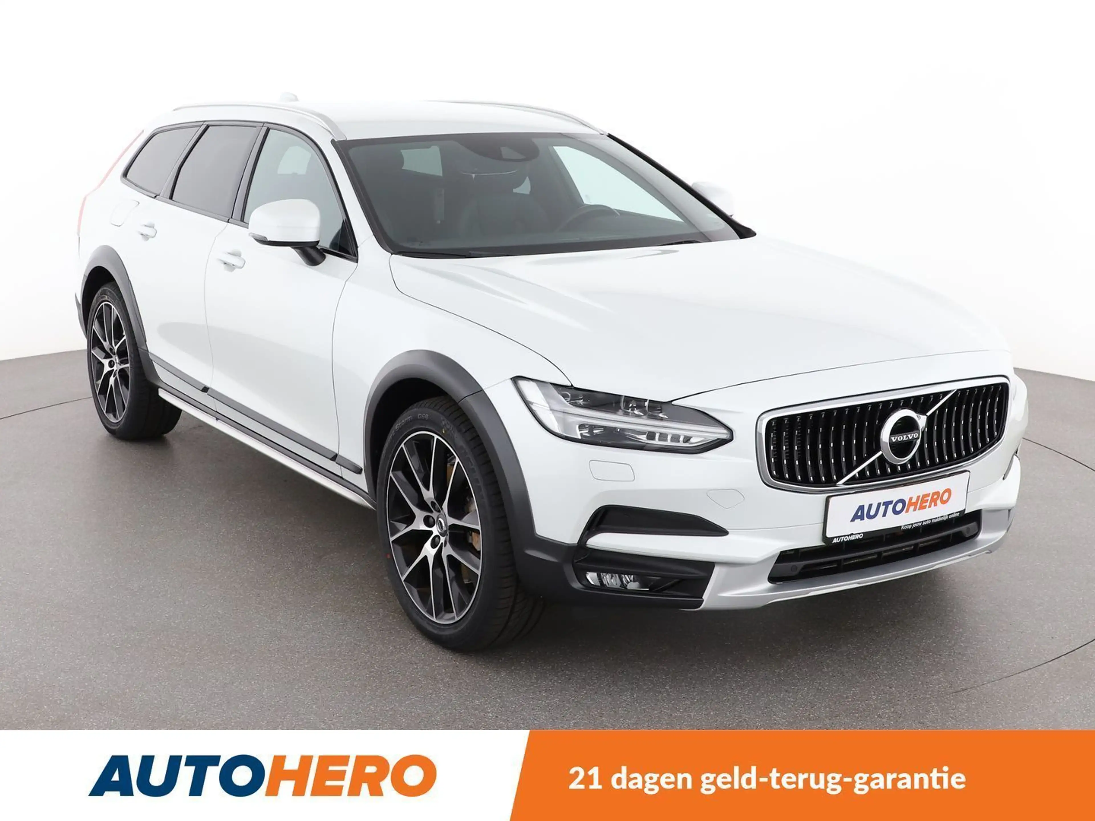 Volvo V90 Cross Country 2.0 T5 Pro AWD — photo 8