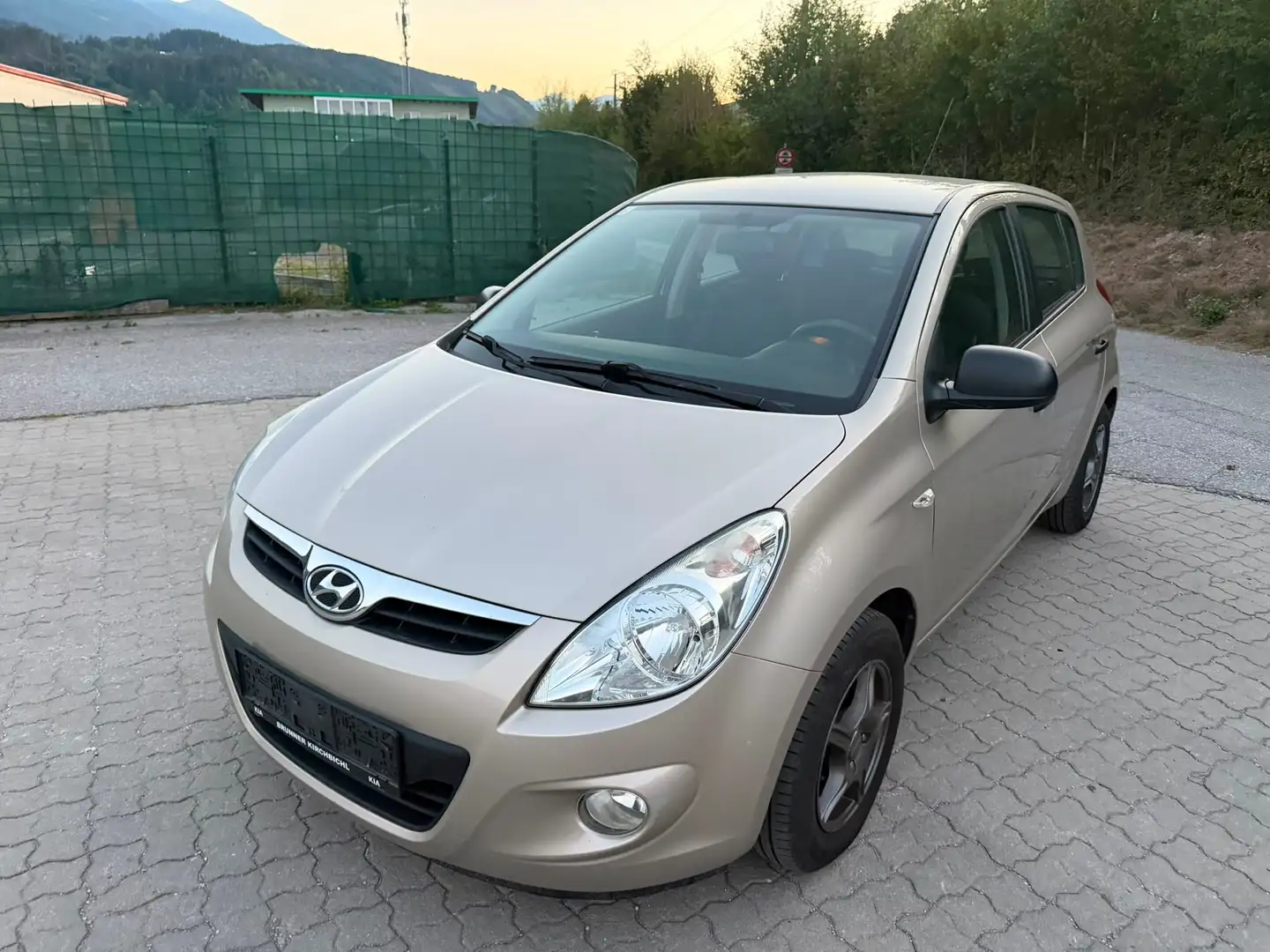 Hyundai i20 Pickerl 2/27+4MONATE Grau - 2