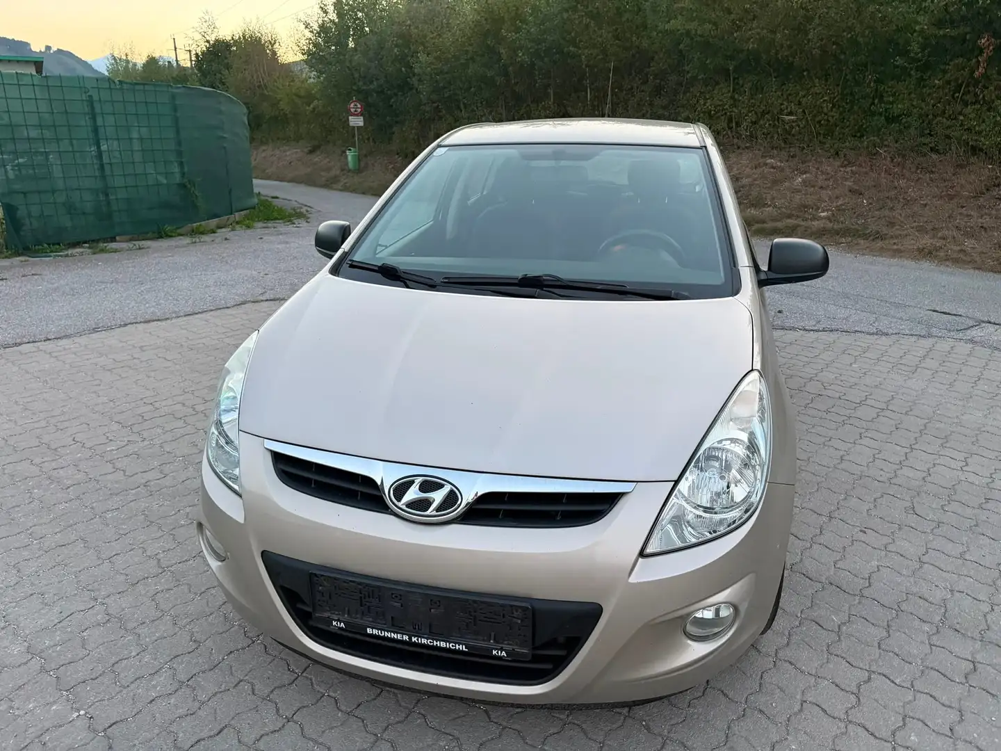 Hyundai i20 Pickerl 2/27+4MONATE Grau - 1