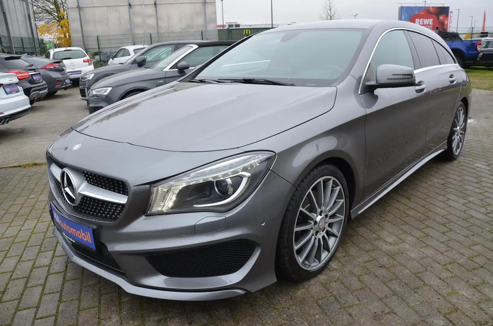Mercedes-Benz CLA 220 CLA 220 CDI Shooting Brake AMG Line Xenon Navi Gris - 1